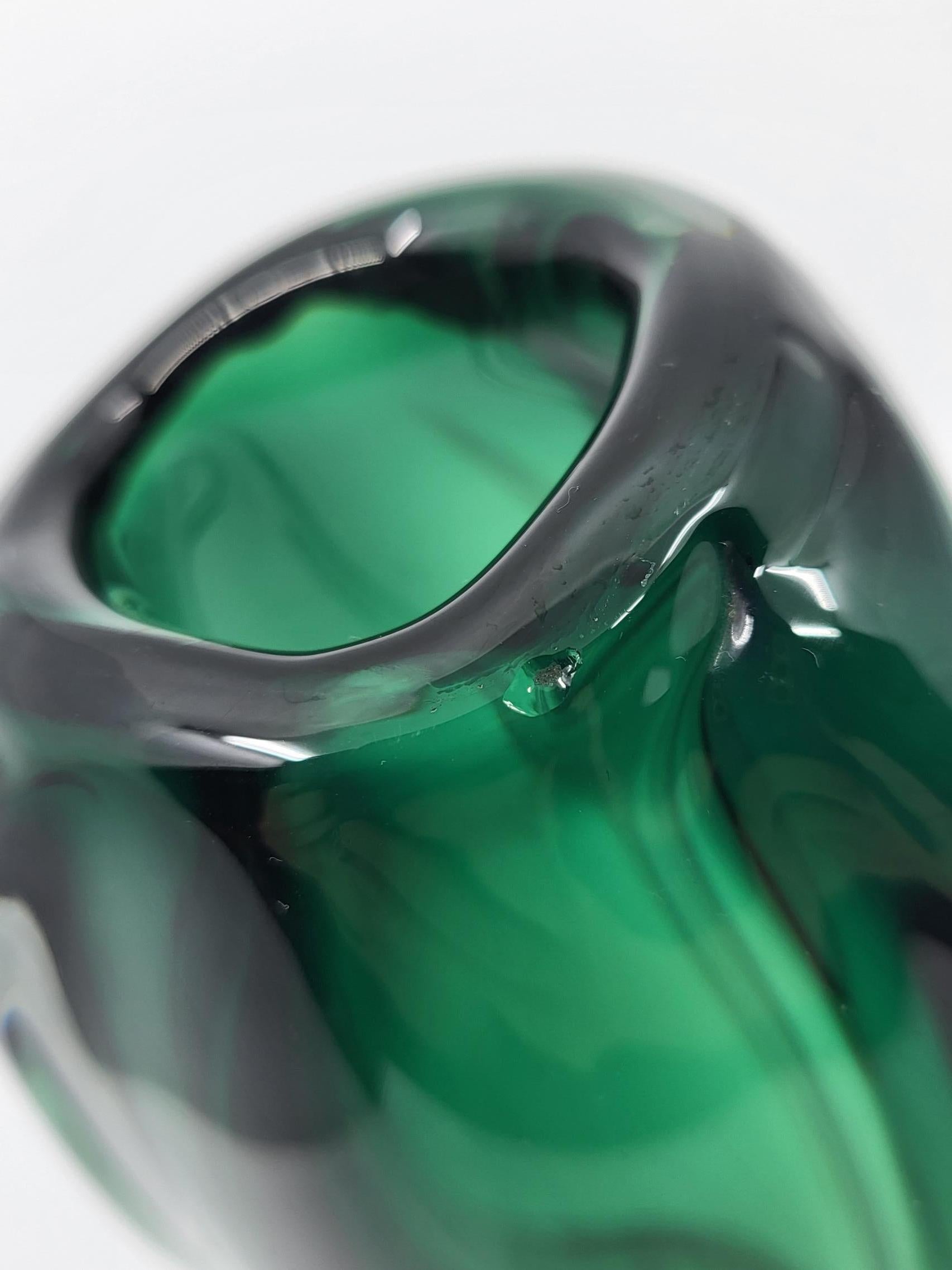Vase Val Saint Lambert en cristal vert forme ovoïde Belgique Vintage 20s In Good Condition For Sale In AIX-LES-BAINS, FR