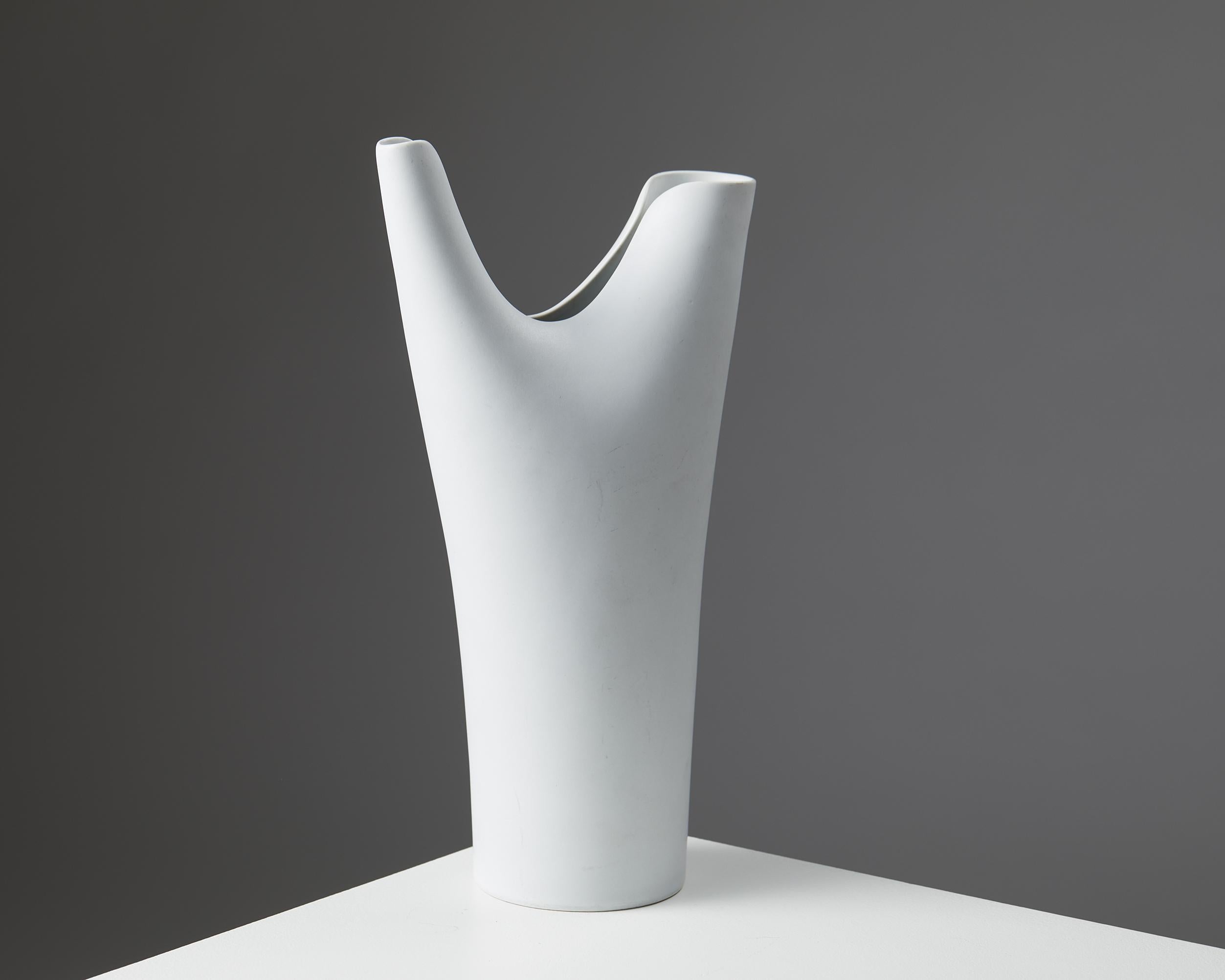 Vase “Veckla” designed by Stig Lindberg for Gustavsberg,
Sweden, 1940s.

Stoneware.

Stamped.

Measurements:
H: 30 cm / 11 3/4