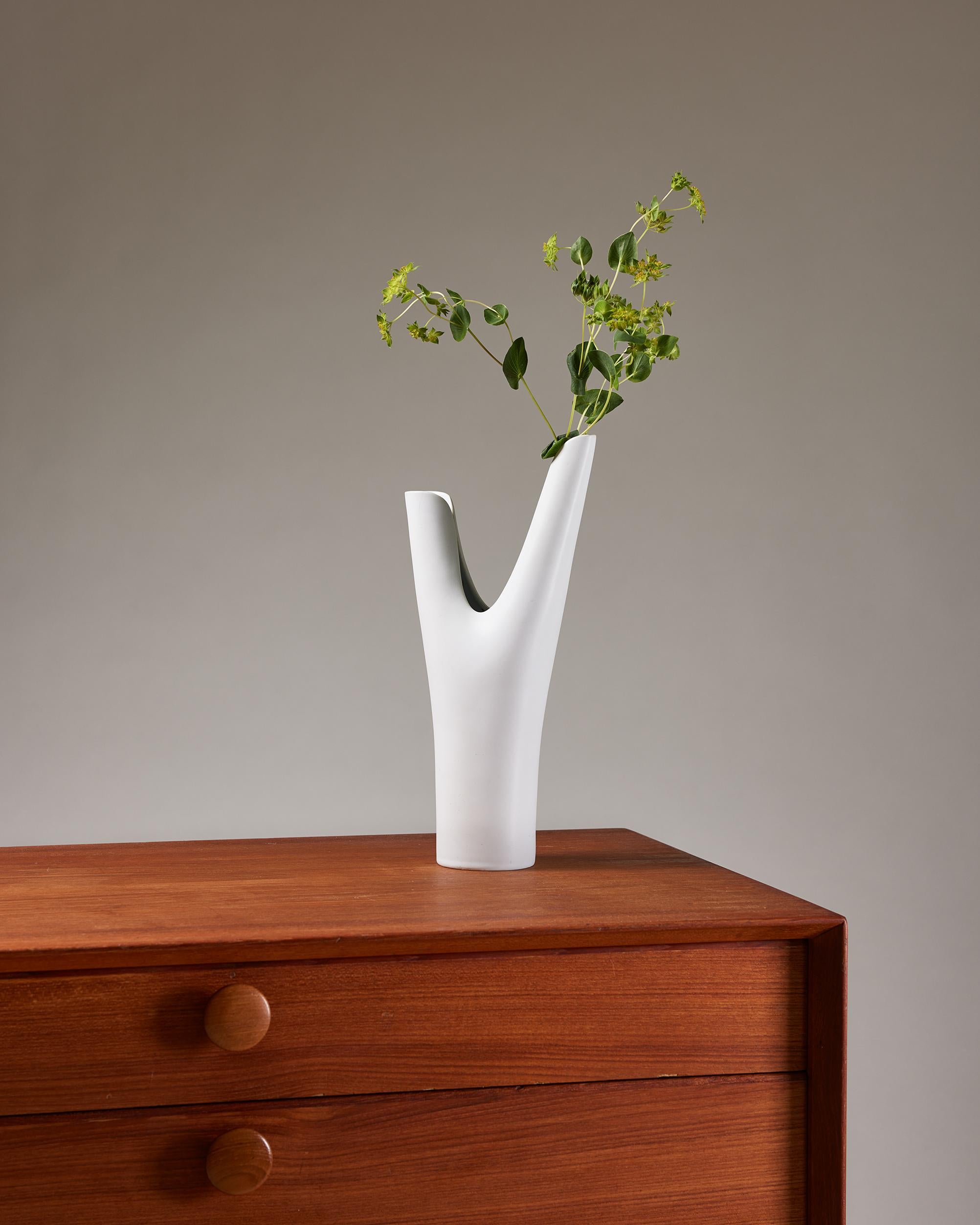 Ceramic Vase “Veckla” Designed by Stig Lindberg for Gustavsberg, Sweden, 1940s, white For Sale