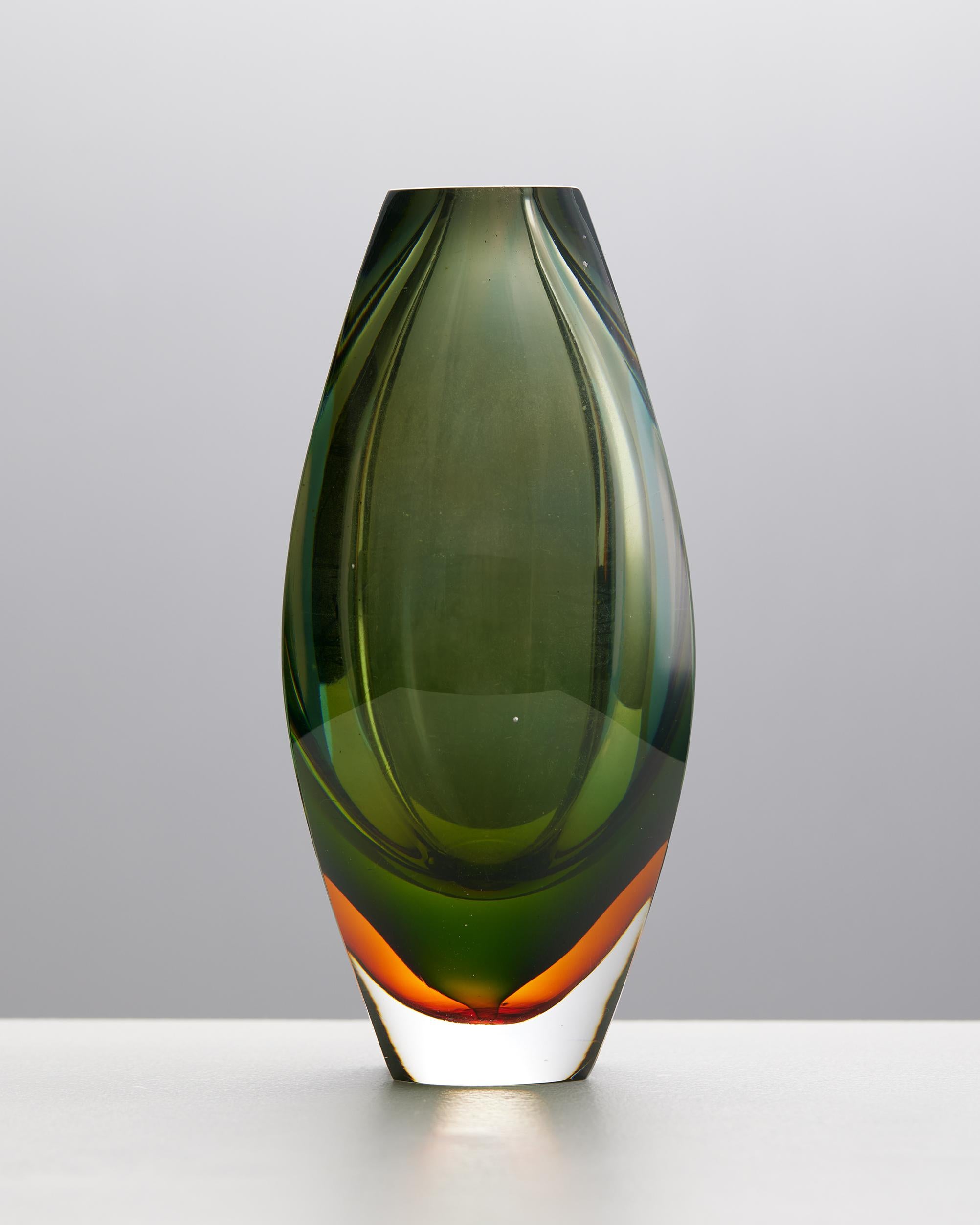Vase 'Ventana' designed by Mona Morales-Schildt for Kosta, Sweden, 1950s, Green In Good Condition For Sale In Stockholm, SE