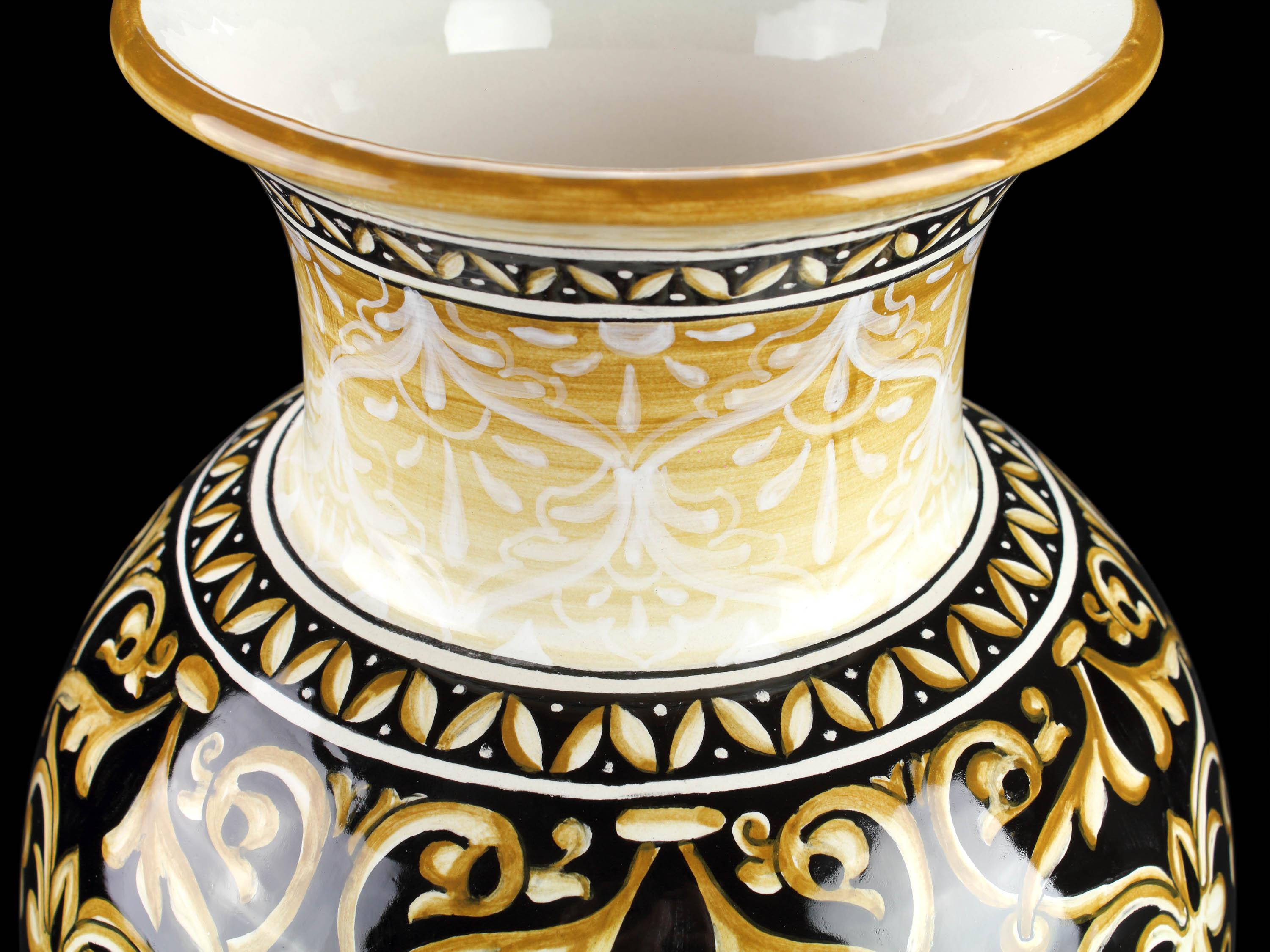 italien Vase Vessel Majolique Damas Renaissance Noir Jaune Peint à la main Italie Deruta en vente