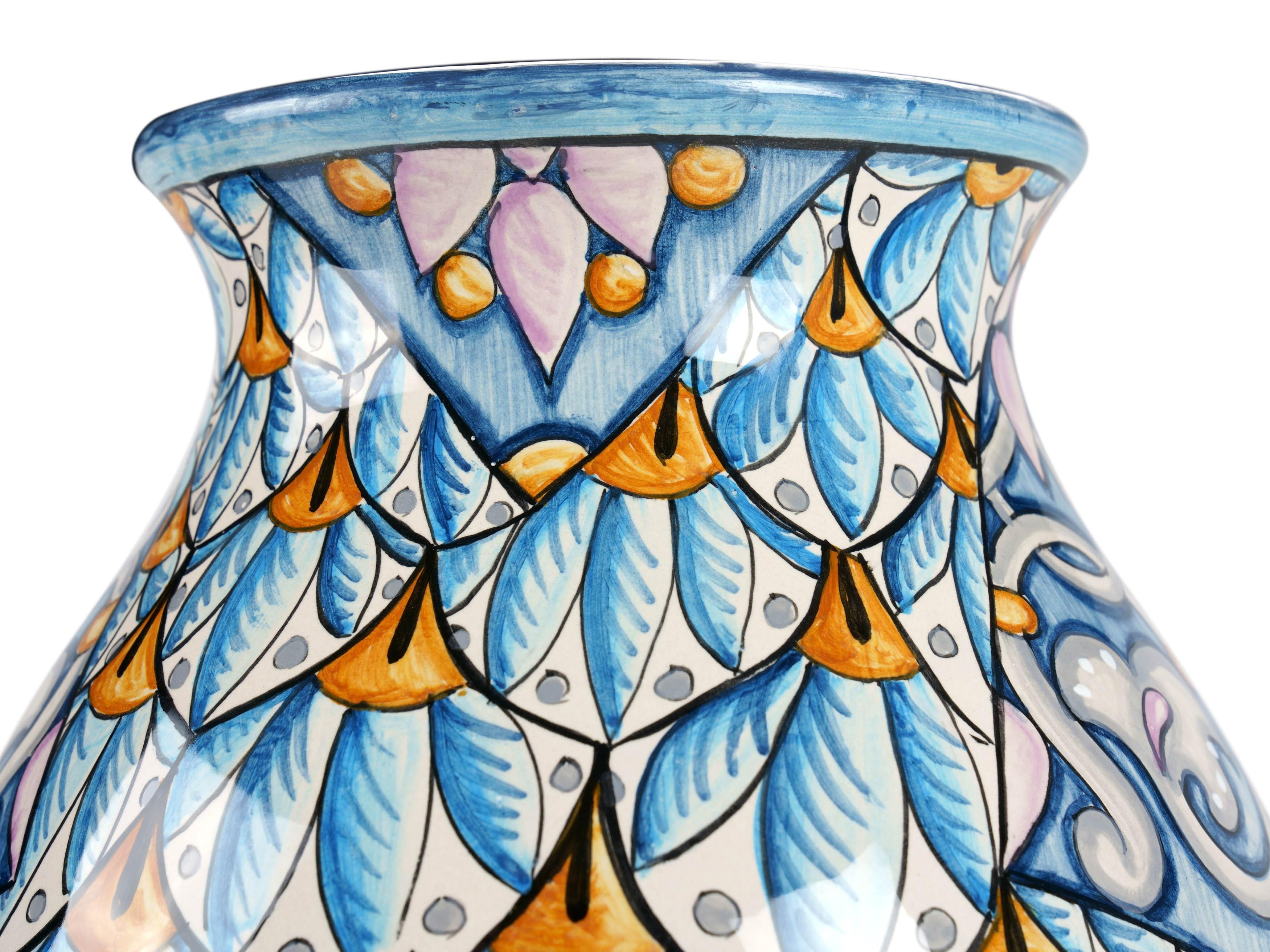 Vase décoratif violet, bleu clair, peint à la main, fabriqué en Italie Neuf - En vente à Recanati, IT