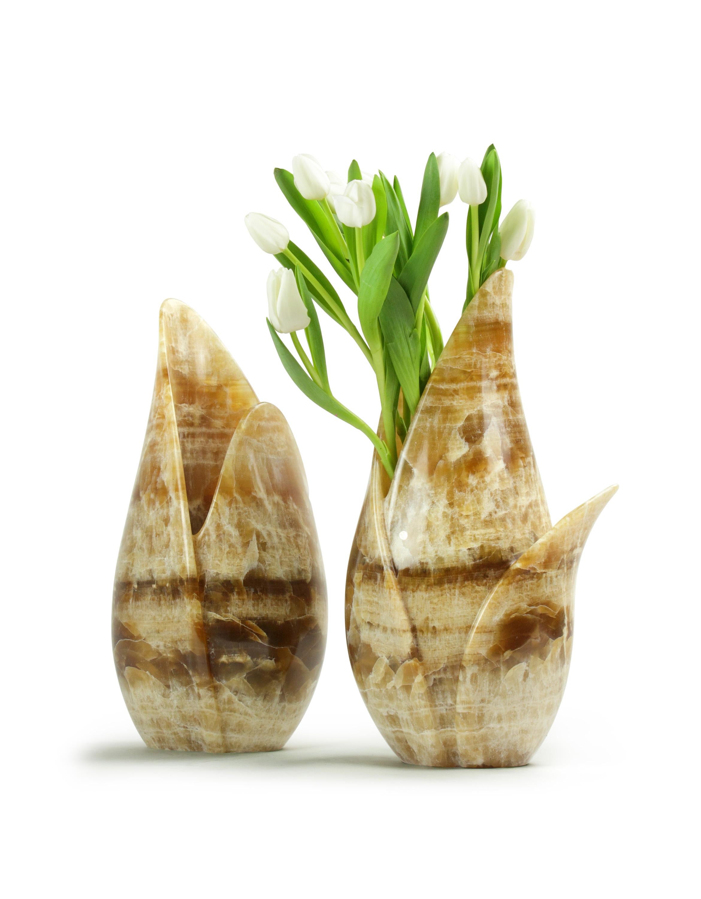 Vase sculpture tulipe en marbre et onyx ambré, design de collection, fait main, Italie Neuf - En vente à Ancona, Marche