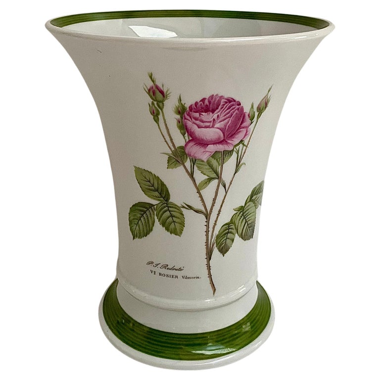 Vase Vintage Hutschenreuther Mid-Century White Porcelain from Bavaria, Germany For Sale at 1stDibs