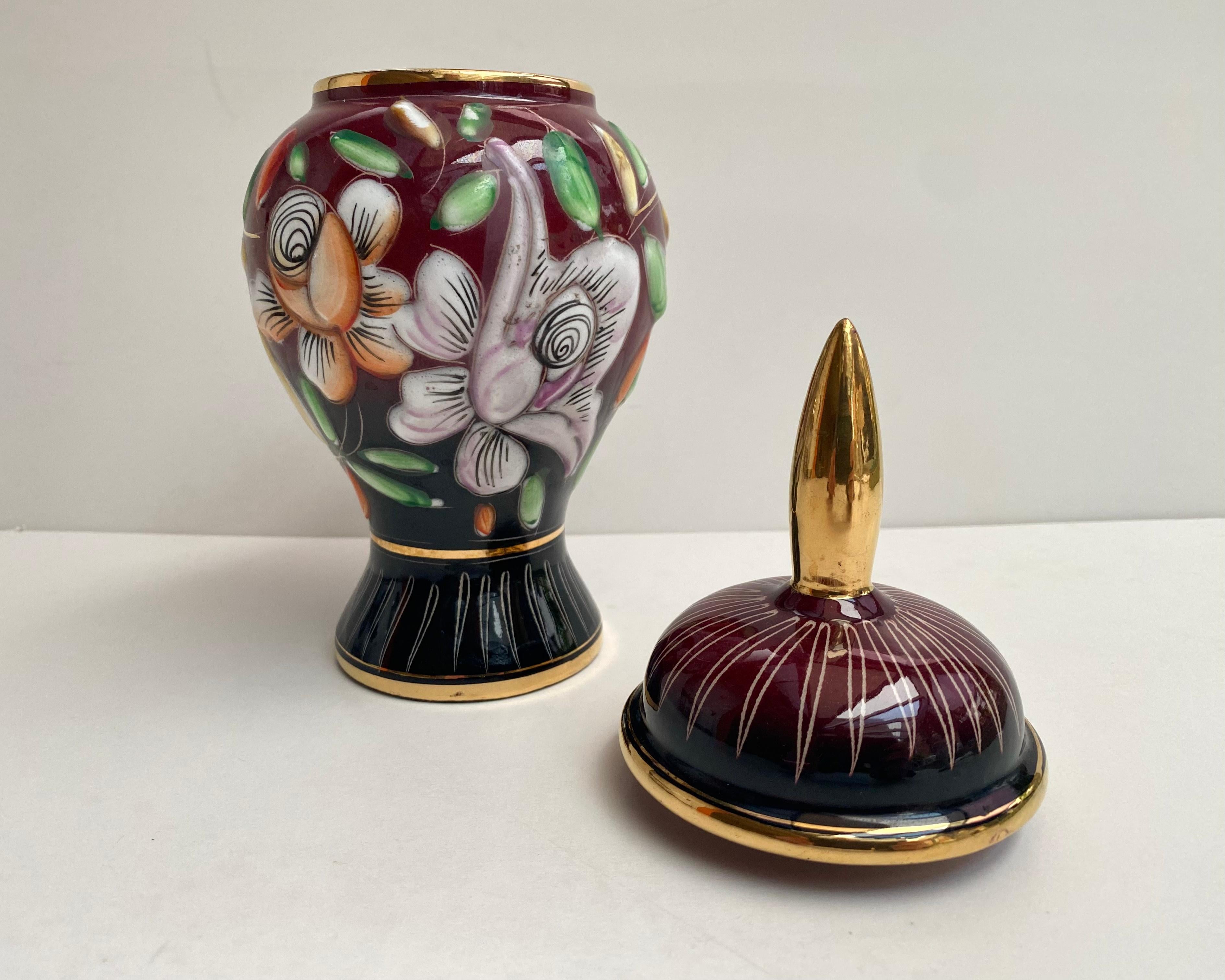 Belge Vase Vintage Avec Couvercle Céramique Décor Floral Urne Hubert Bequet Belgique 1950s en vente