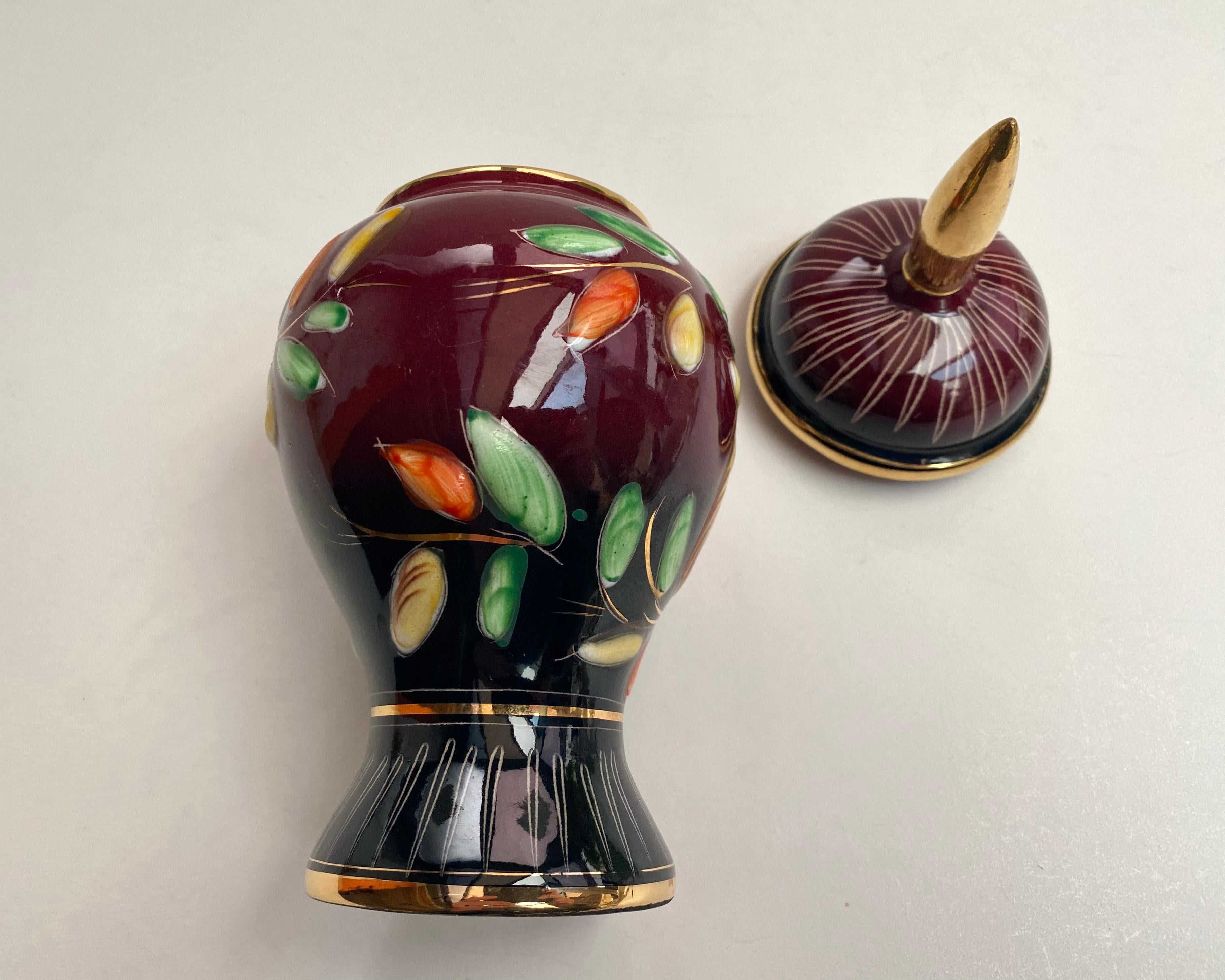 Vase Vintage mit Deckel Keramik-Blumendekor-Urne Hubert Bequet Belgien 1950er Jahre (Vergoldung) im Angebot