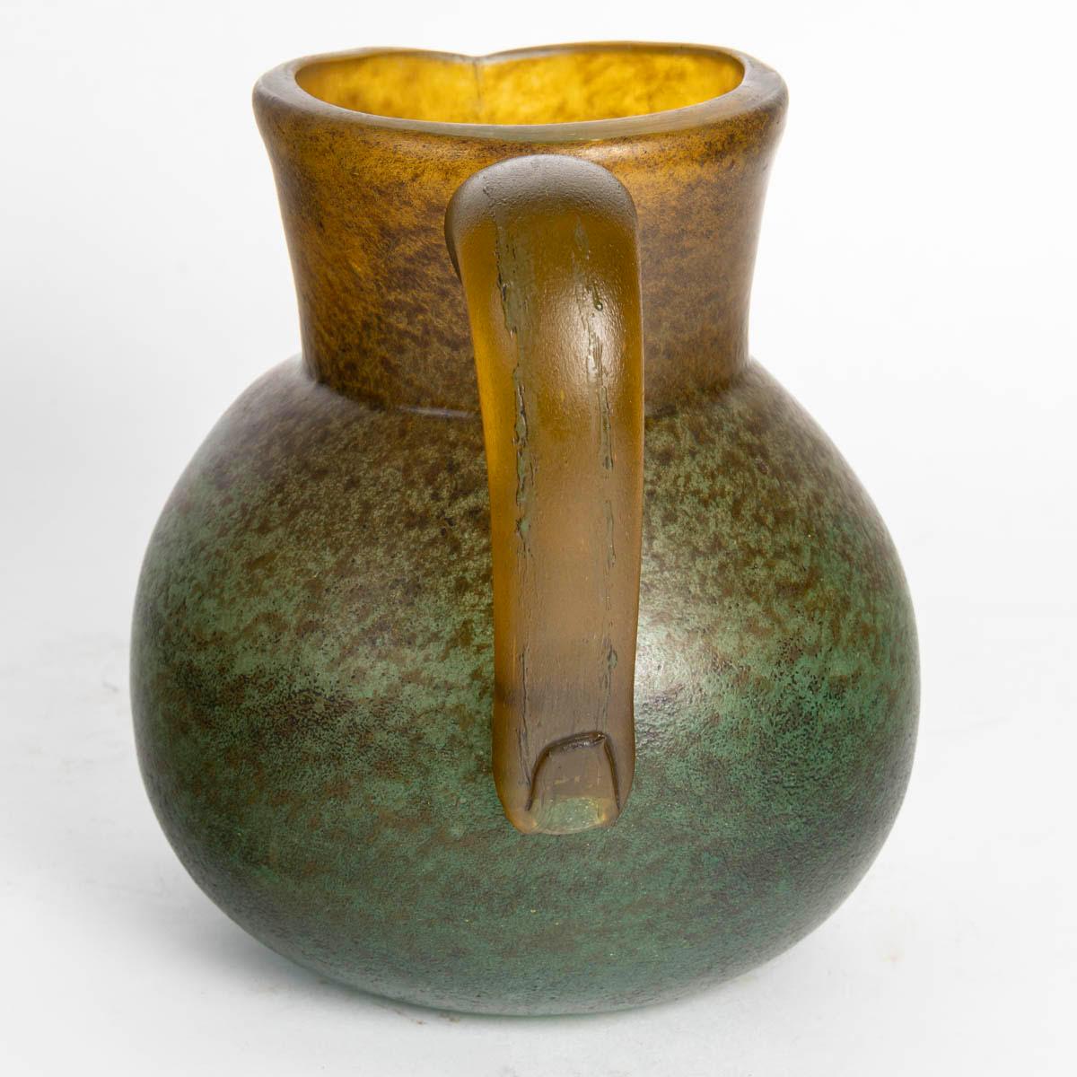 Vase, Wasserkrug, Glaspaste, Jugendstil, um 1900.

Vase, Wasserkrug, Jugendstil, um 1900, Glaspaste signiert von Georges de Feure.
H: 17,5 cm, B: 18 cm, T: 16 cm
