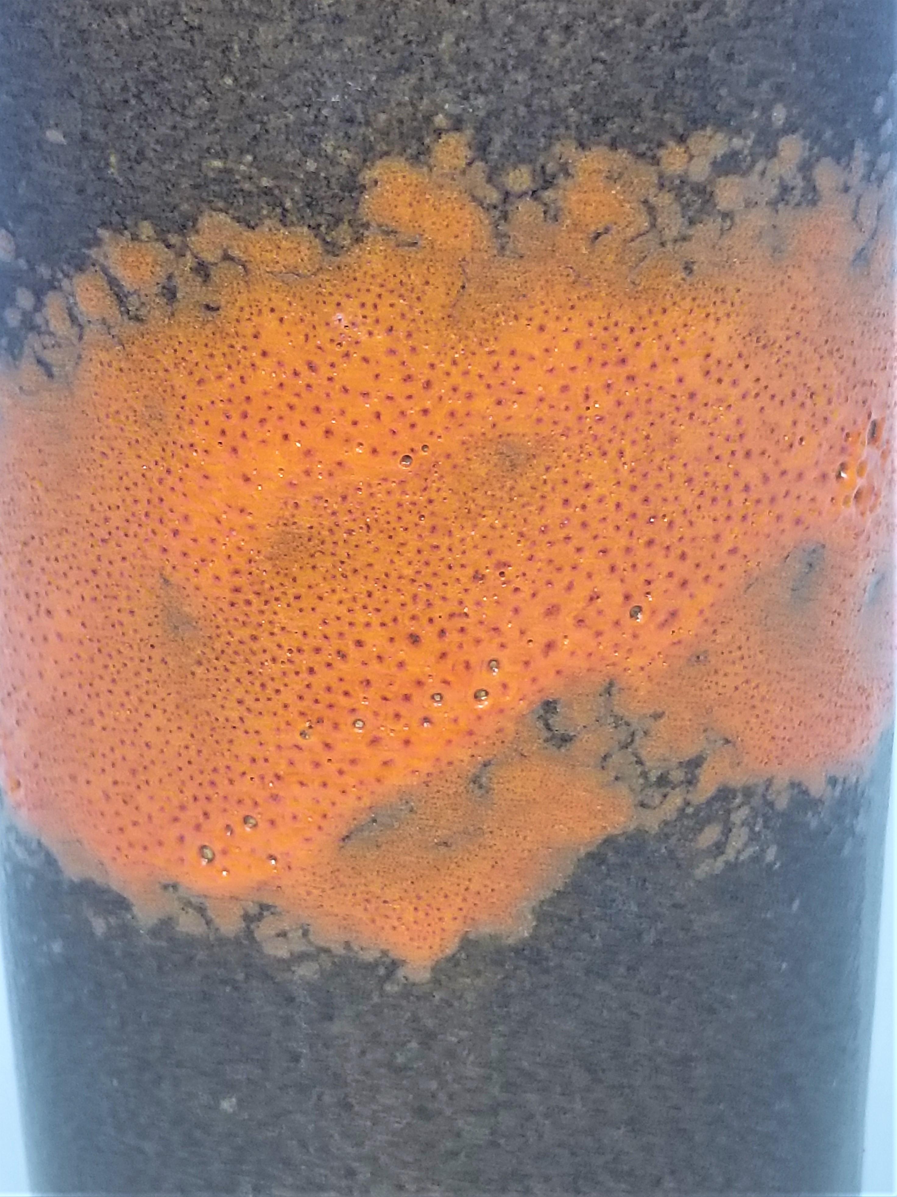 Vaso Germania Ovest Midcentury 1960s Ceramica smaltata Astratta Marrone Arancione in vendita 5