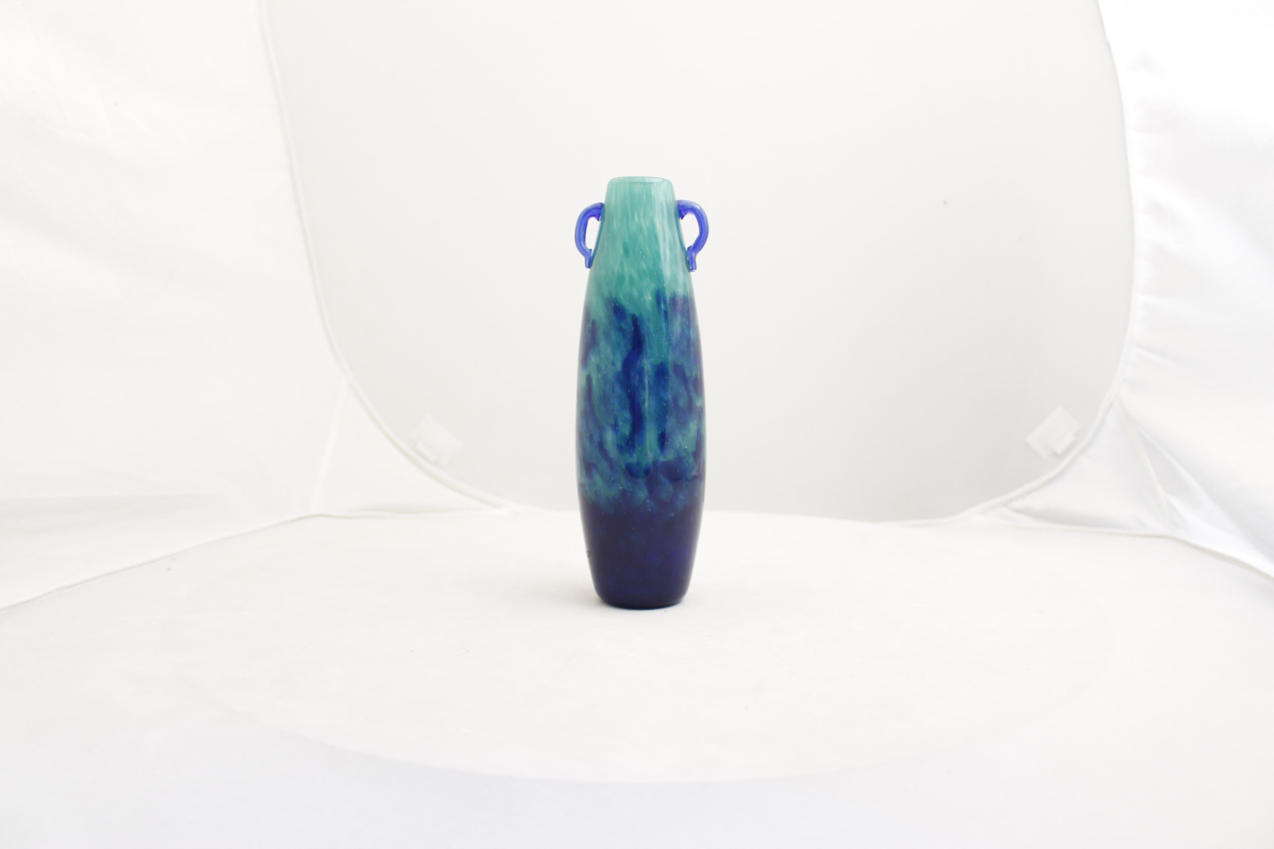 Vase mit Anwendung  Zeichen: Degué, Hergestellt in Frankreich, Stil : Art Deco, 1926 im Zustand „Gut“ im Angebot in Ciudad Autónoma Buenos Aires, C
