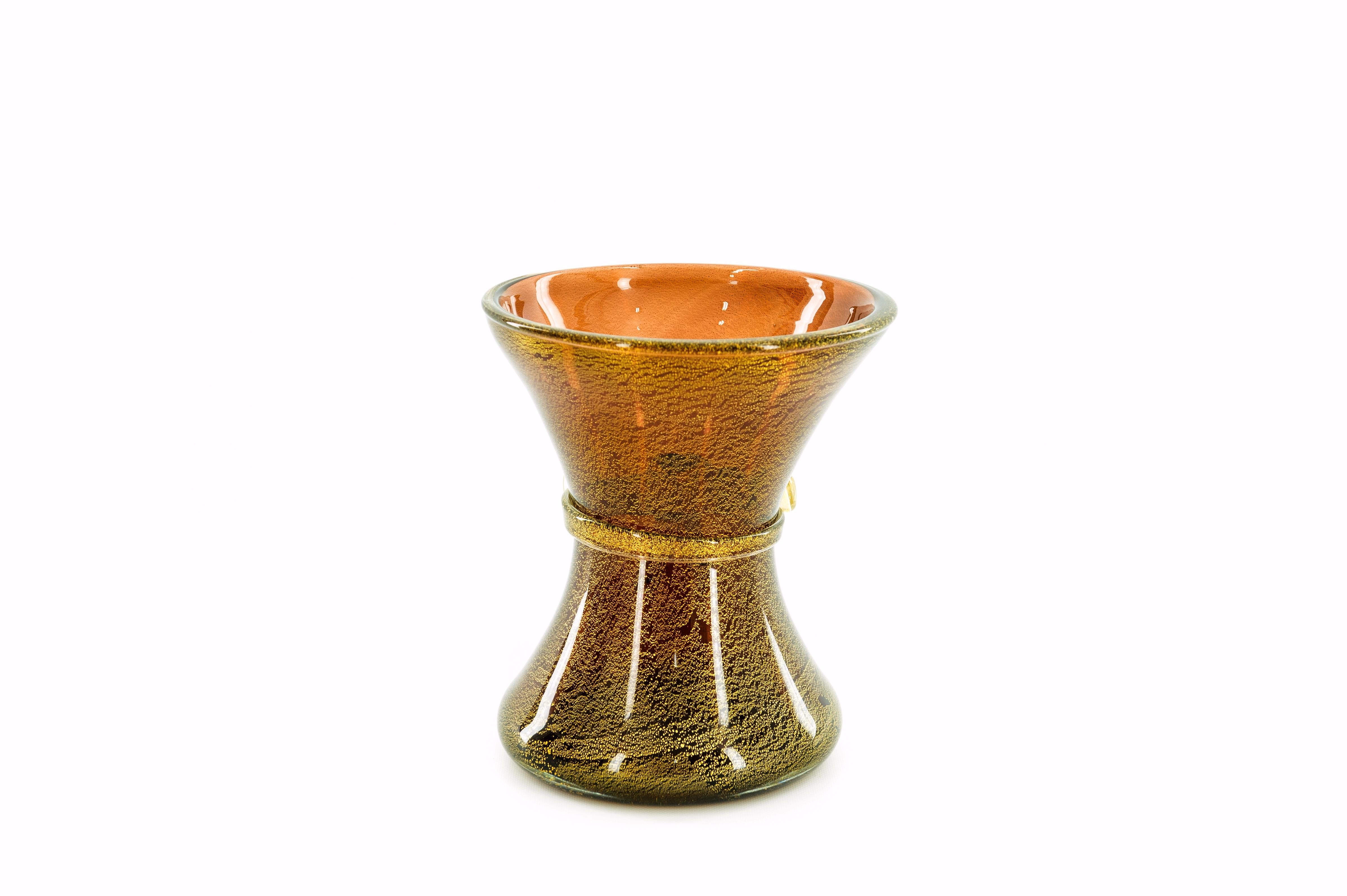 Vase mit Schleife Bernsteinfarbe und Goldausführungen in geblasenem Murano-Glas 1970er Jahre Italien im Angebot 6