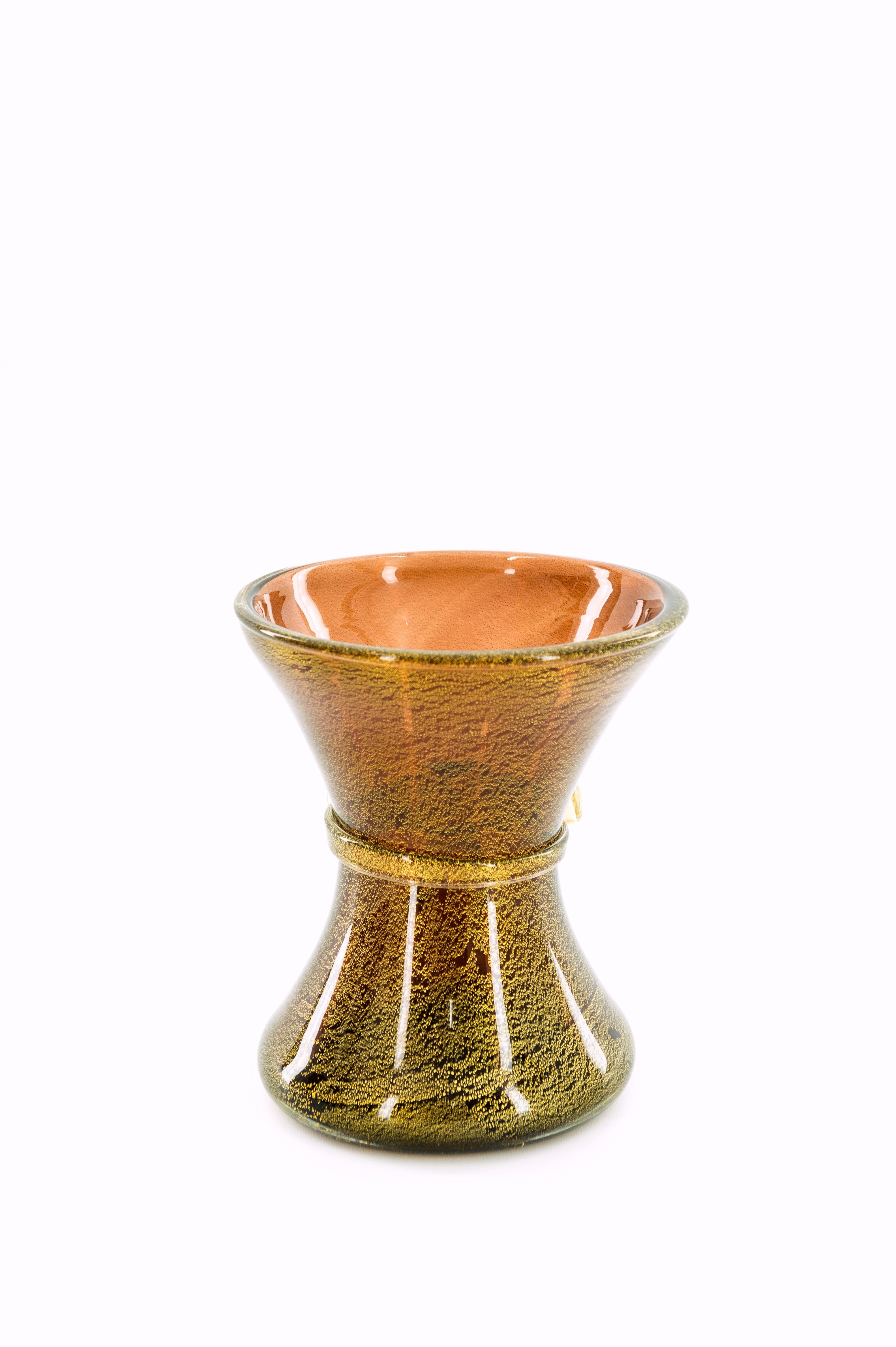 Vase mit Schleife Bernsteinfarbe und Goldausführungen in geblasenem Murano-Glas 1970er Jahre Italien im Angebot 7