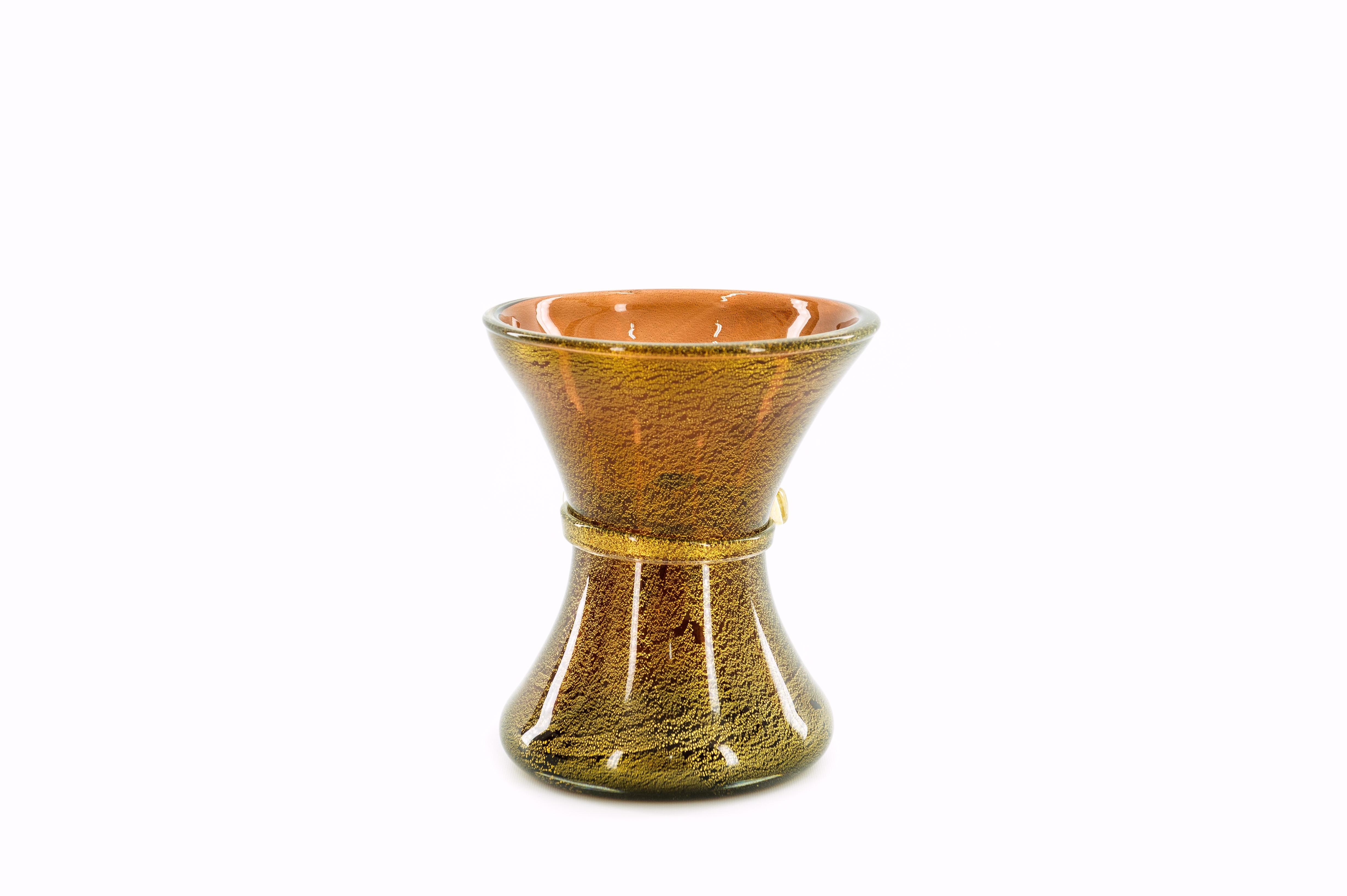 Vase mit Schleife Bernsteinfarbe und Goldausführungen in geblasenem Murano-Glas 1970er Jahre Italien im Angebot 8