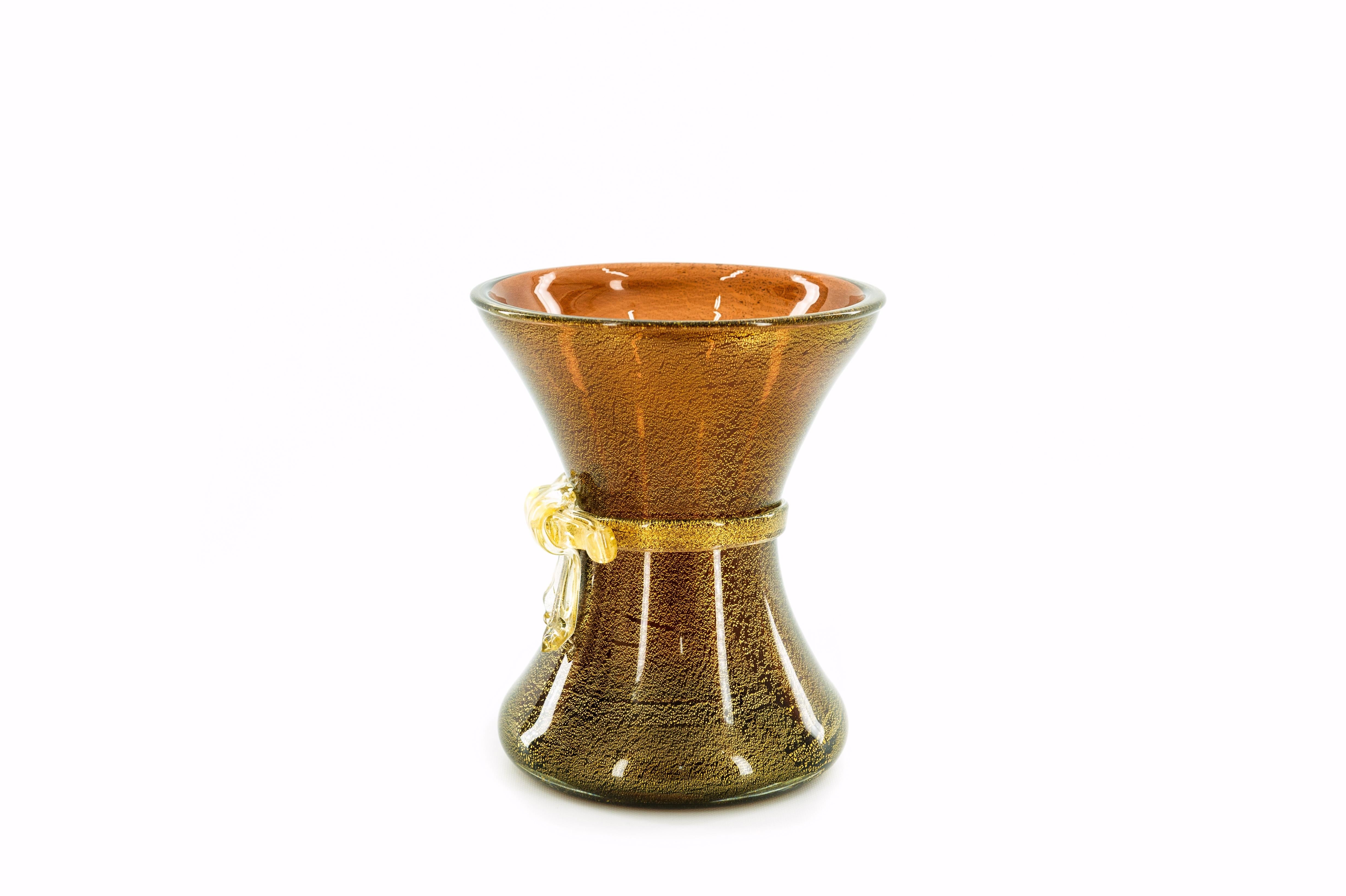 Vase mit Schleife Bernsteinfarbe und Goldausführungen in geblasenem Murano-Glas 1970er Jahre Italien im Angebot 9