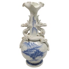 Vase avec dragons:: en faïence de Hirado:: période Meiji:: "1866-1912"