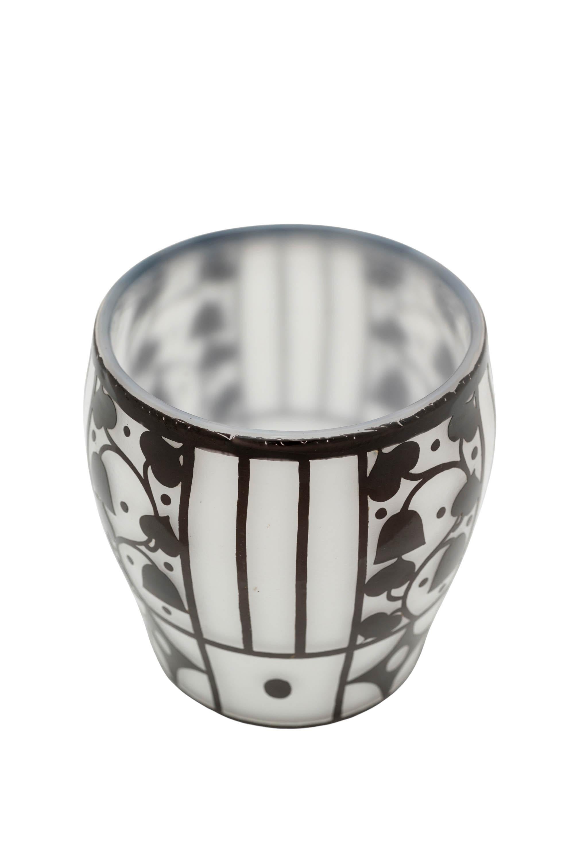 Austrian Vase with etched Decoration Josef Hoffmann Loetz ca. 1911 Jugendstil Black White For Sale