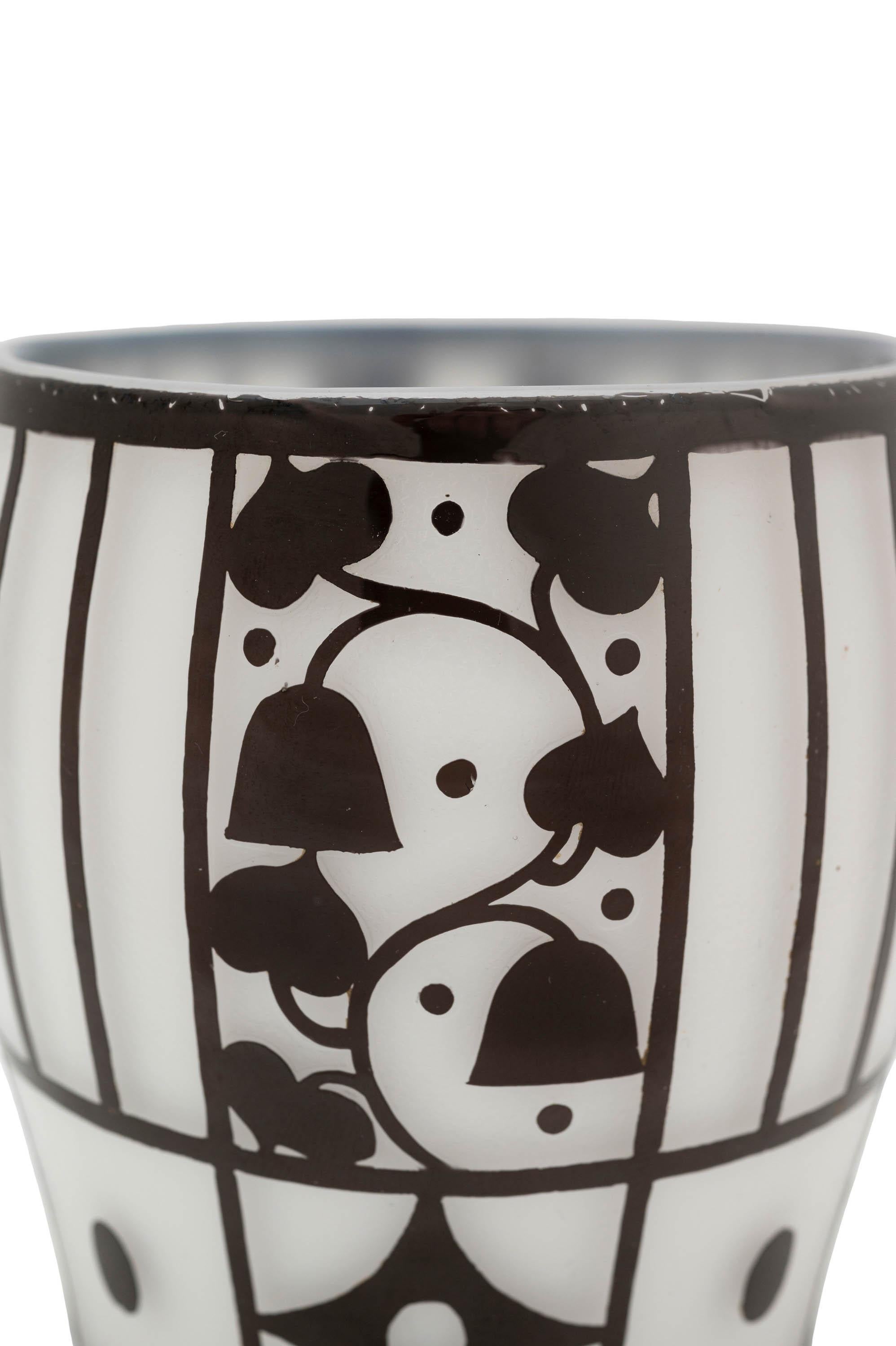 Vase with etched Decoration Josef Hoffmann Loetz ca. 1911 Jugendstil Black White In Good Condition For Sale In Klosterneuburg, AT