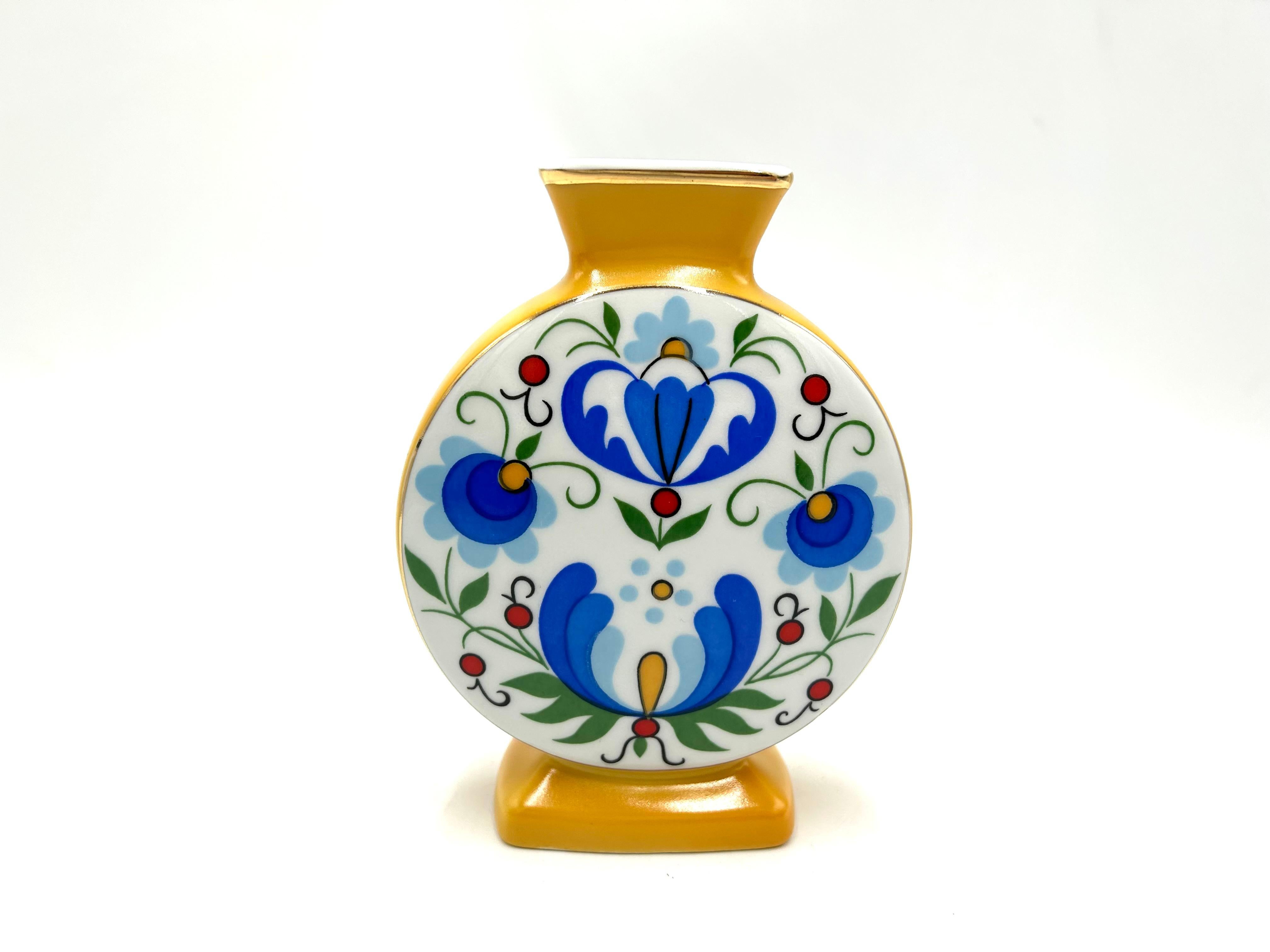 Vase mit volkstümlichen Mustern, Lubiana, Polen, 1970er Jahre (Polnisch) im Angebot