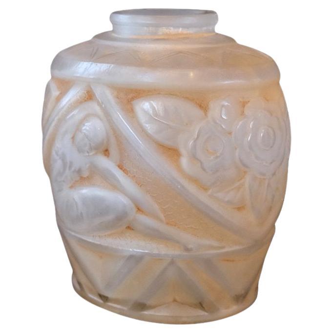 Vase avec grâces par Etling Art Deco en vente