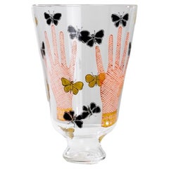 Vaso con mani e farfalle di Piero Fornasetti, S.A.L.I.R