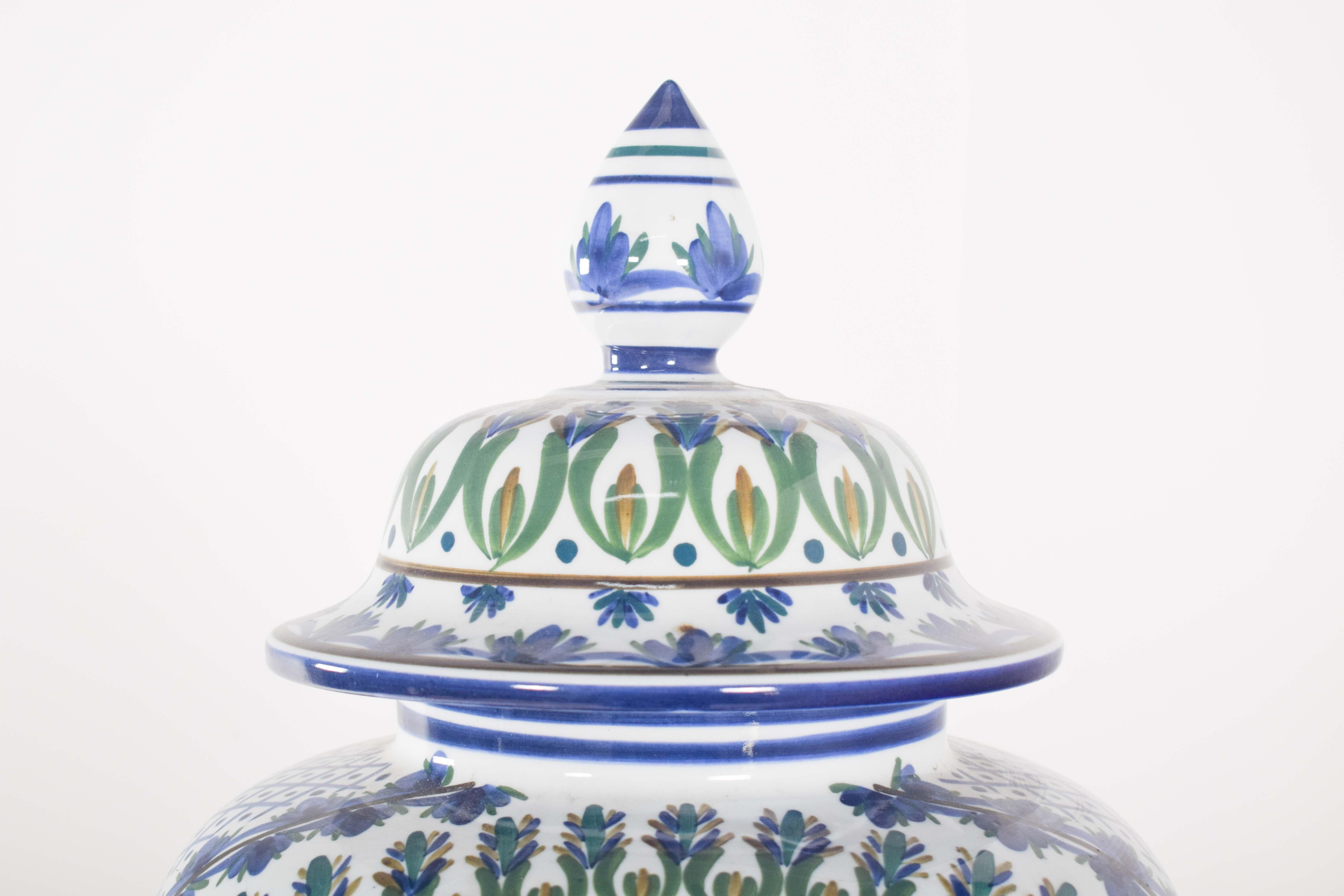 Jarrón con tapa de porcelana de Alfe, Portugal Moderno de mediados de siglo en venta