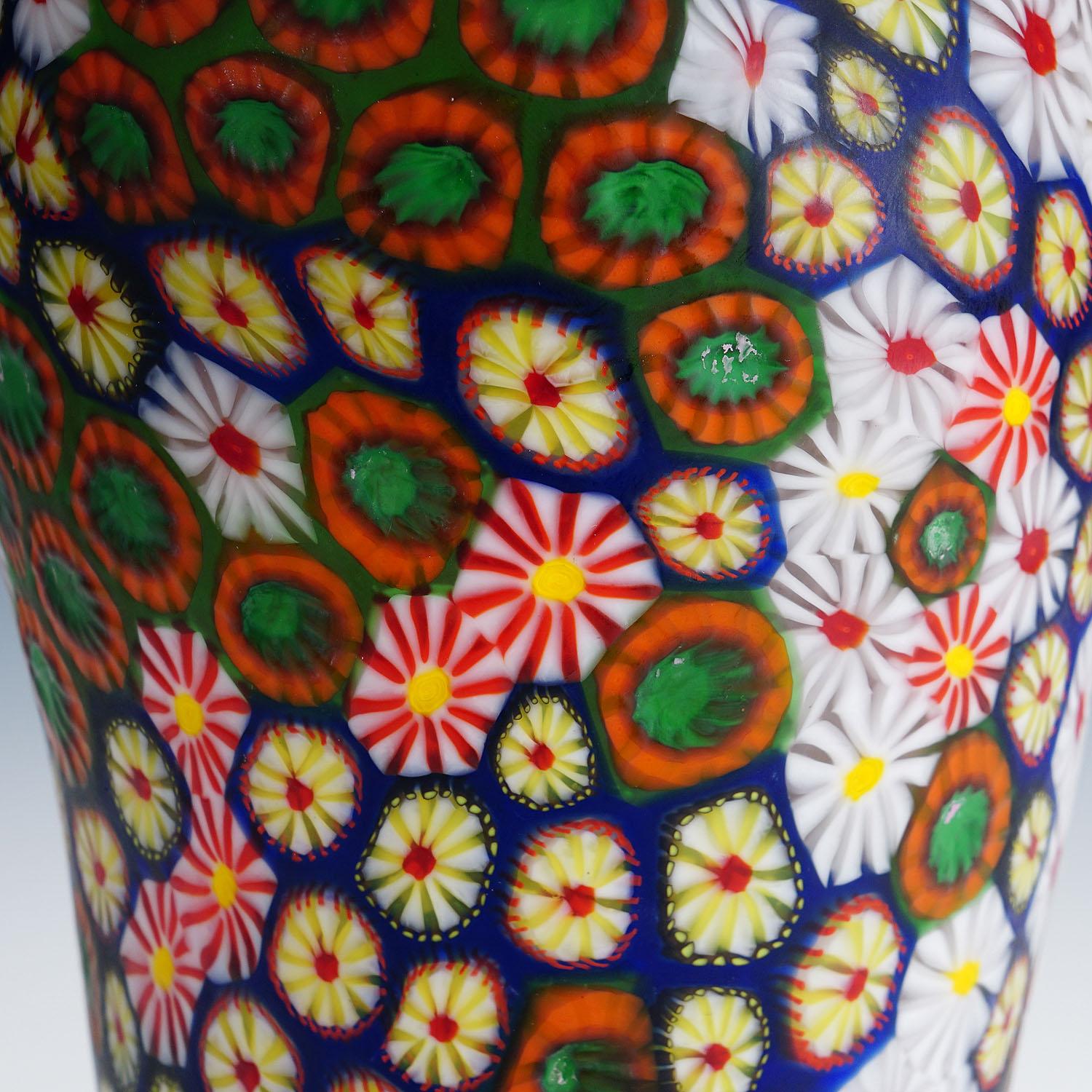 Vase with Redentore and Kiku Murrines Ermanno Toso for Fratelli Toso 1960s In Good Condition For Sale In Berghuelen, DE
