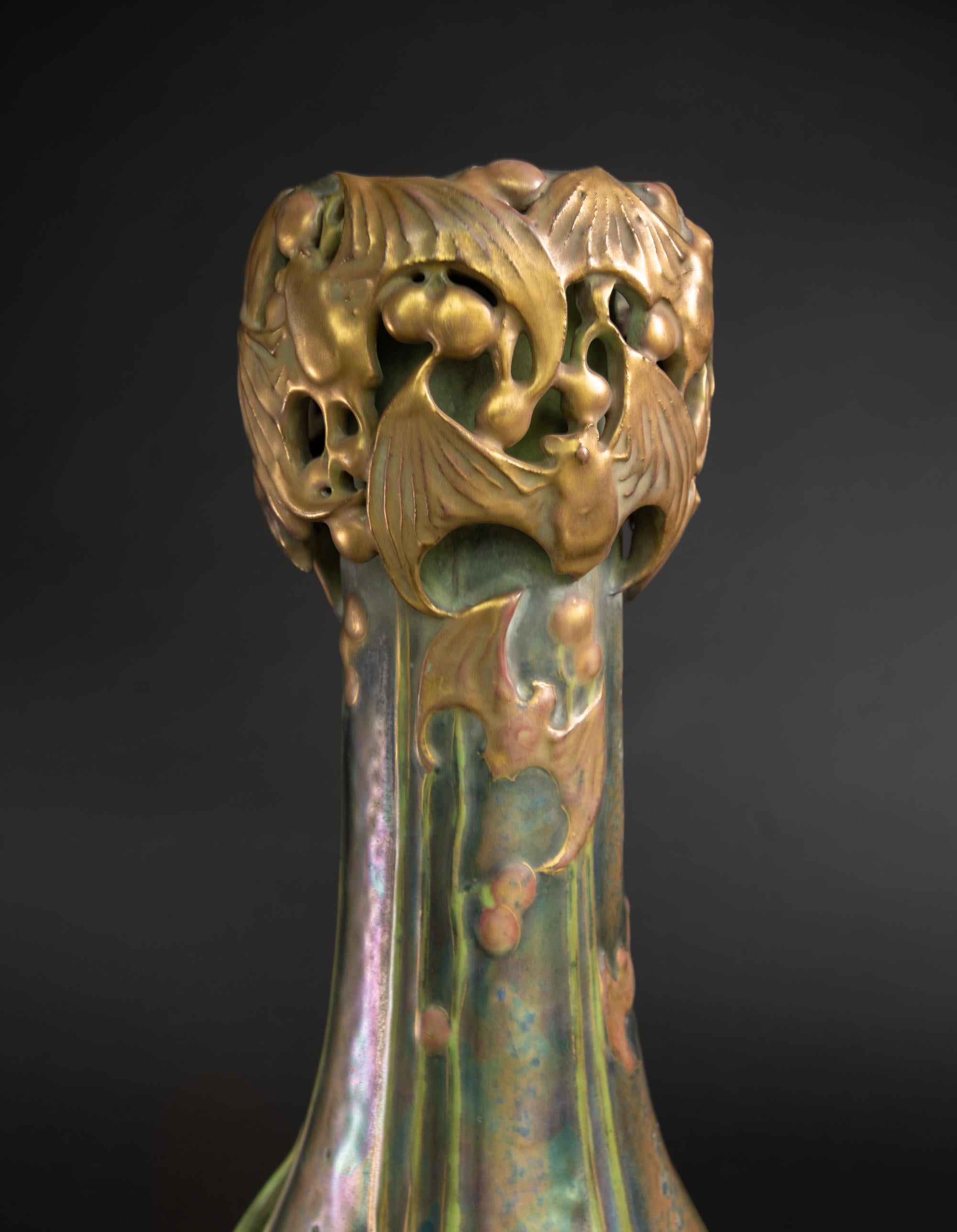 Doré Vase with Water Plants and Bats de Paul Dachsel pour RStK Amphora en vente