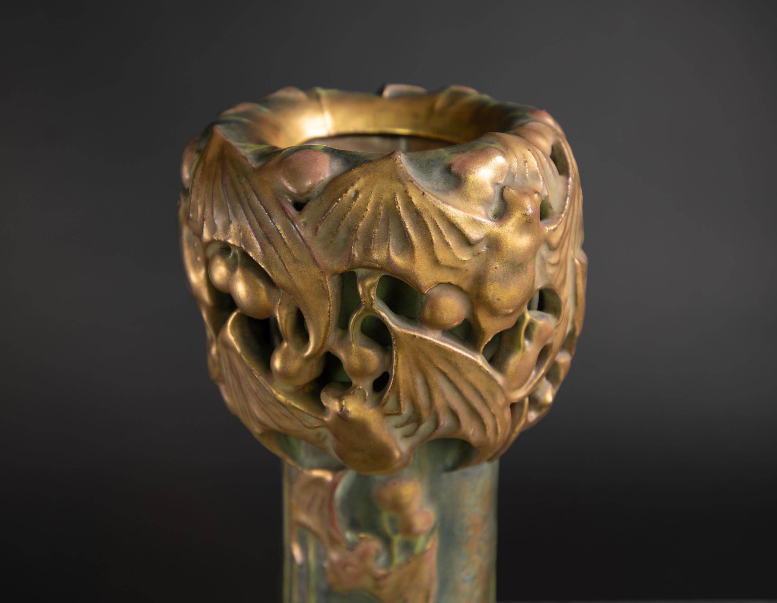 Vase with Water Plants and Bats de Paul Dachsel pour RStK Amphora Bon état - En vente à Chicago, US