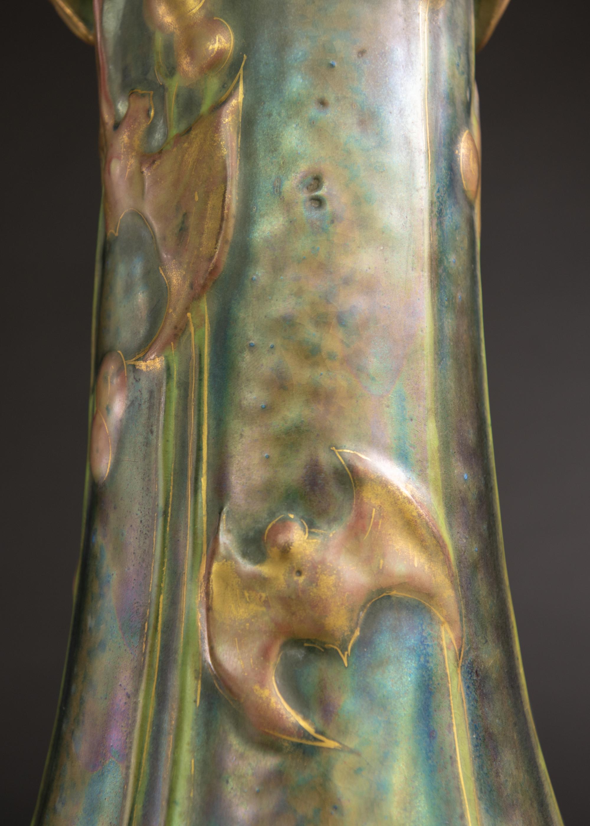 Début du 20ème siècle Vase with Water Plants and Bats de Paul Dachsel pour RStK Amphora en vente