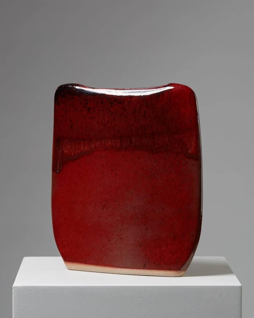 Vase, anonymous,	
Denmark. 1950s.

Stoneware.

H: 30,5 cm/ 12
