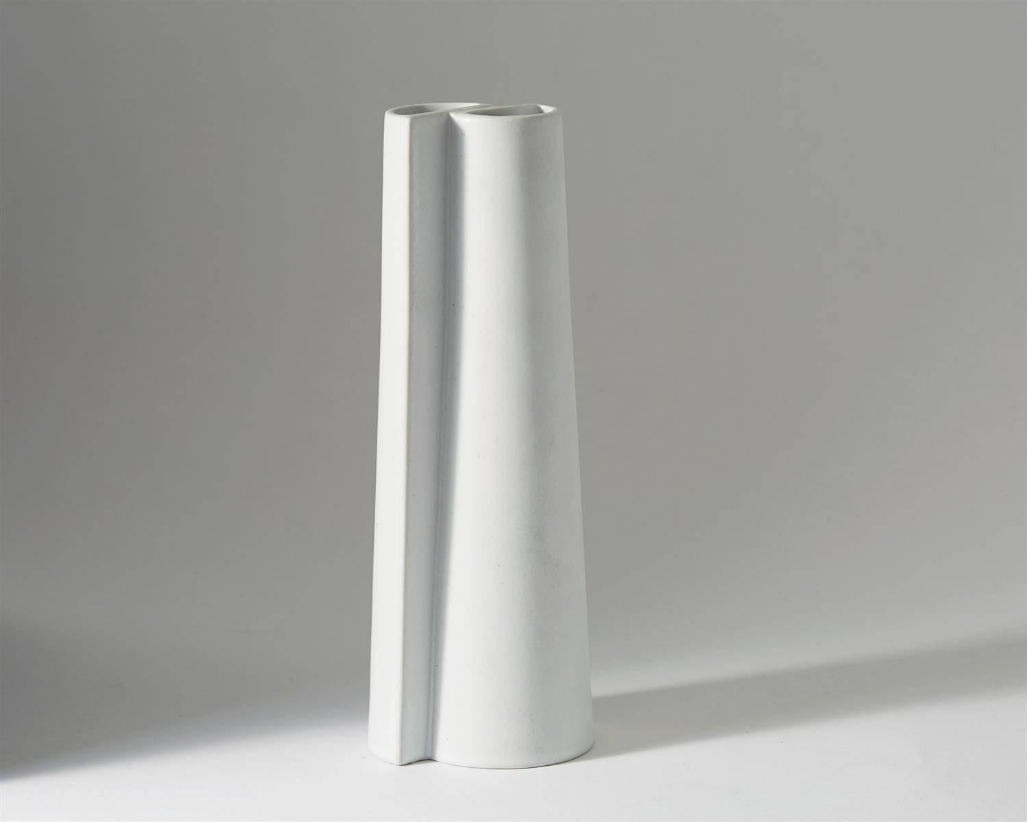 Vase, Surrea. Designed by Wilhelm Kåge for Gustavsberg, 
Sweden. 1940s.

Stoneware.

Measure: H 23.5 cm/ 9 1/4''.