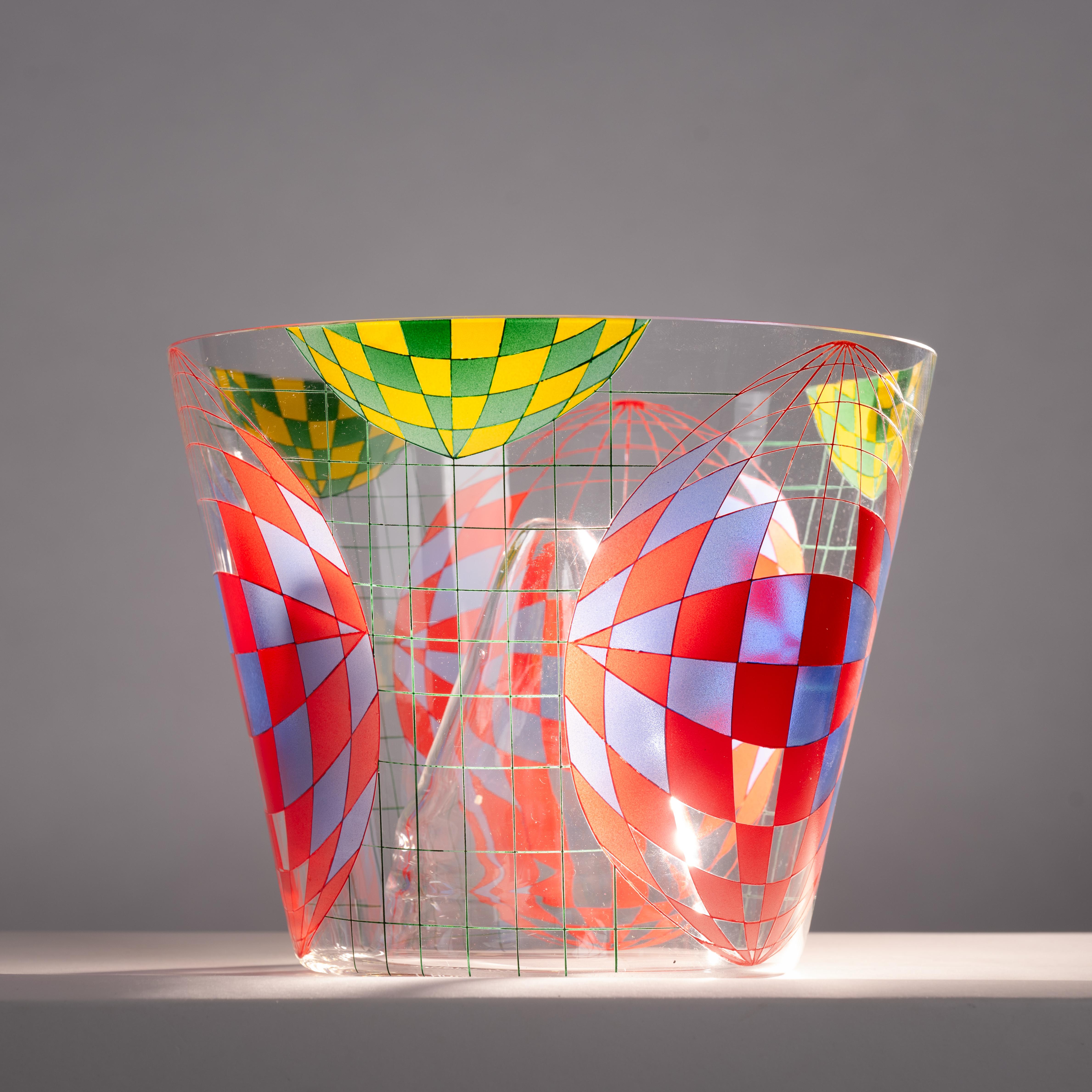 Vaso di ispirazione Kamenicky Senov Thomas Hora in vetro Malovana, Chech, 1999 In condizioni ottime in vendita a Zevenaar, NL
