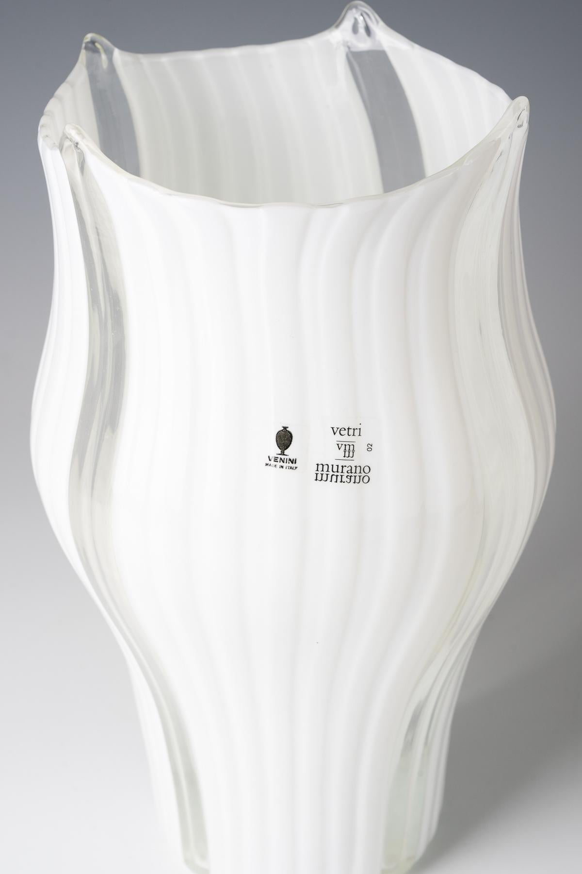 Vasi 'Barena' Venini & C., Murano, design di Toni Zuccheri, 1981

Media

Vetro trasparente e verdastro con applicazioni verticali a fascia opaca bianca e marrone.

Veninilabel

Condizioni eccellenti


