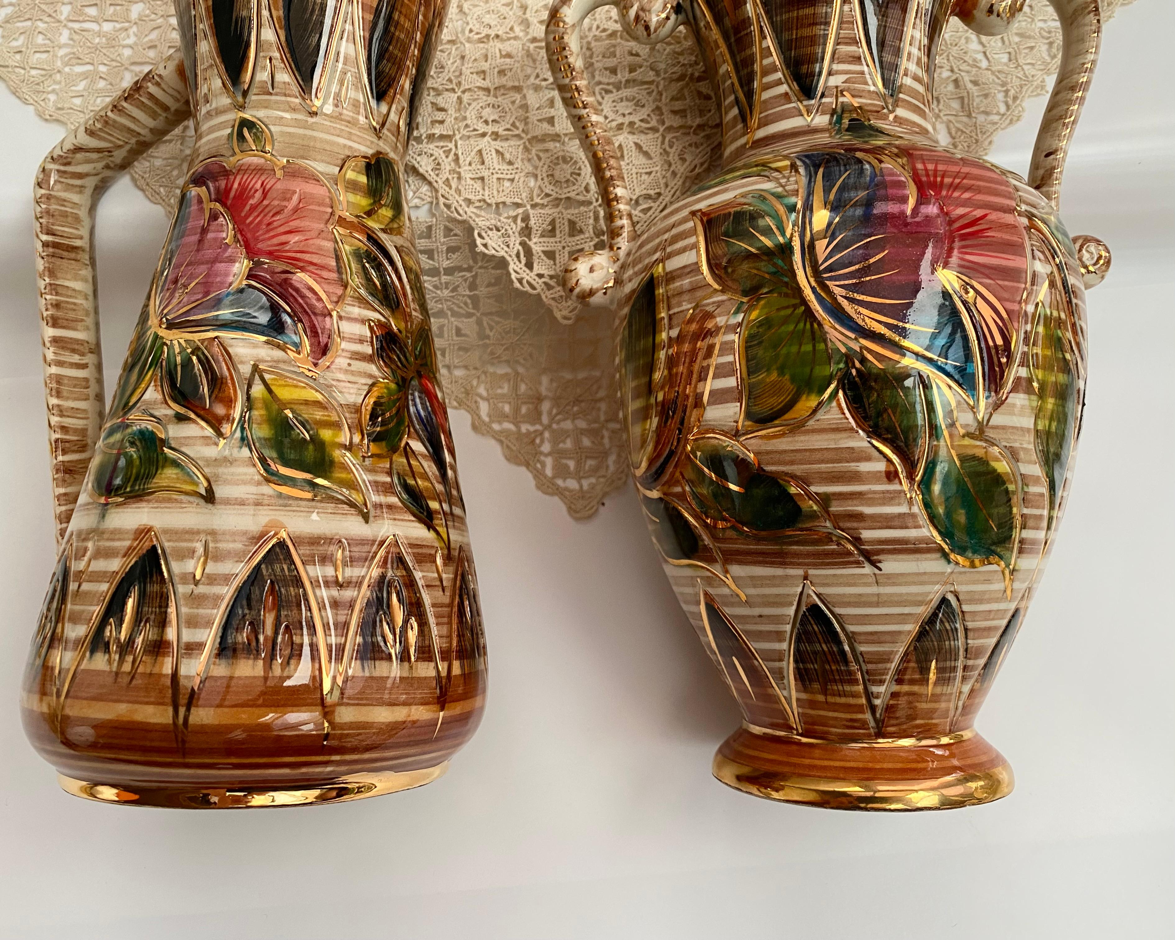 Milieu du XXe siècle Vases/aiguières HBEQUET des années 1960, peints à la main en céramique belge, ensemble 2 en vente