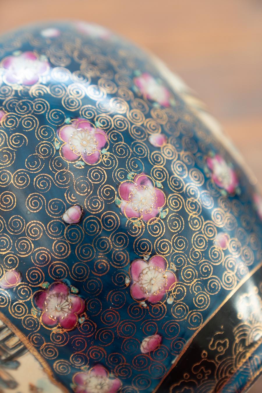 Vases anciens japonais en porcelaine Période Meiji 19ème siècle en vente 5