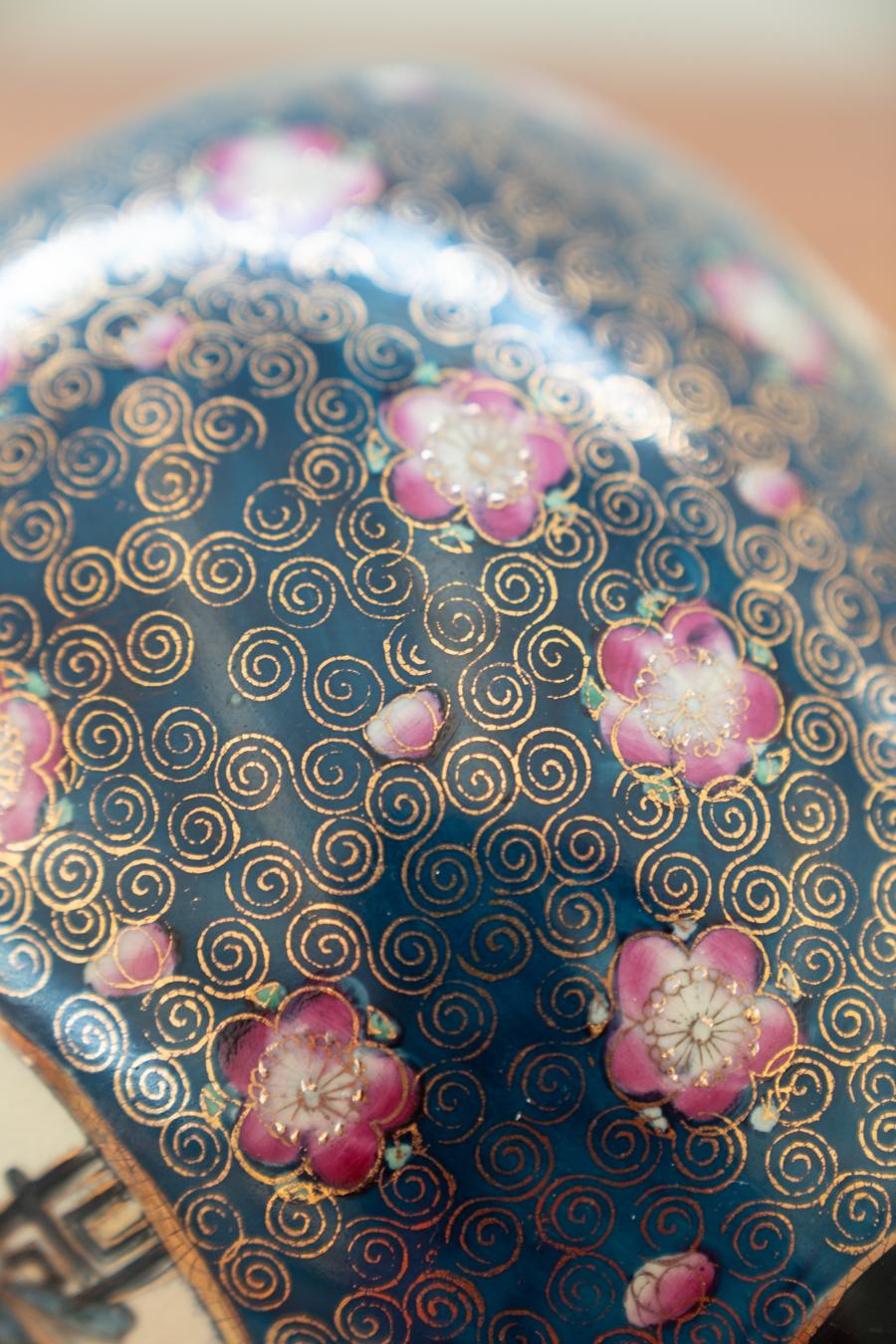Japanese antique porcelain porcelain vases Meiji period 19th century For Sale 7