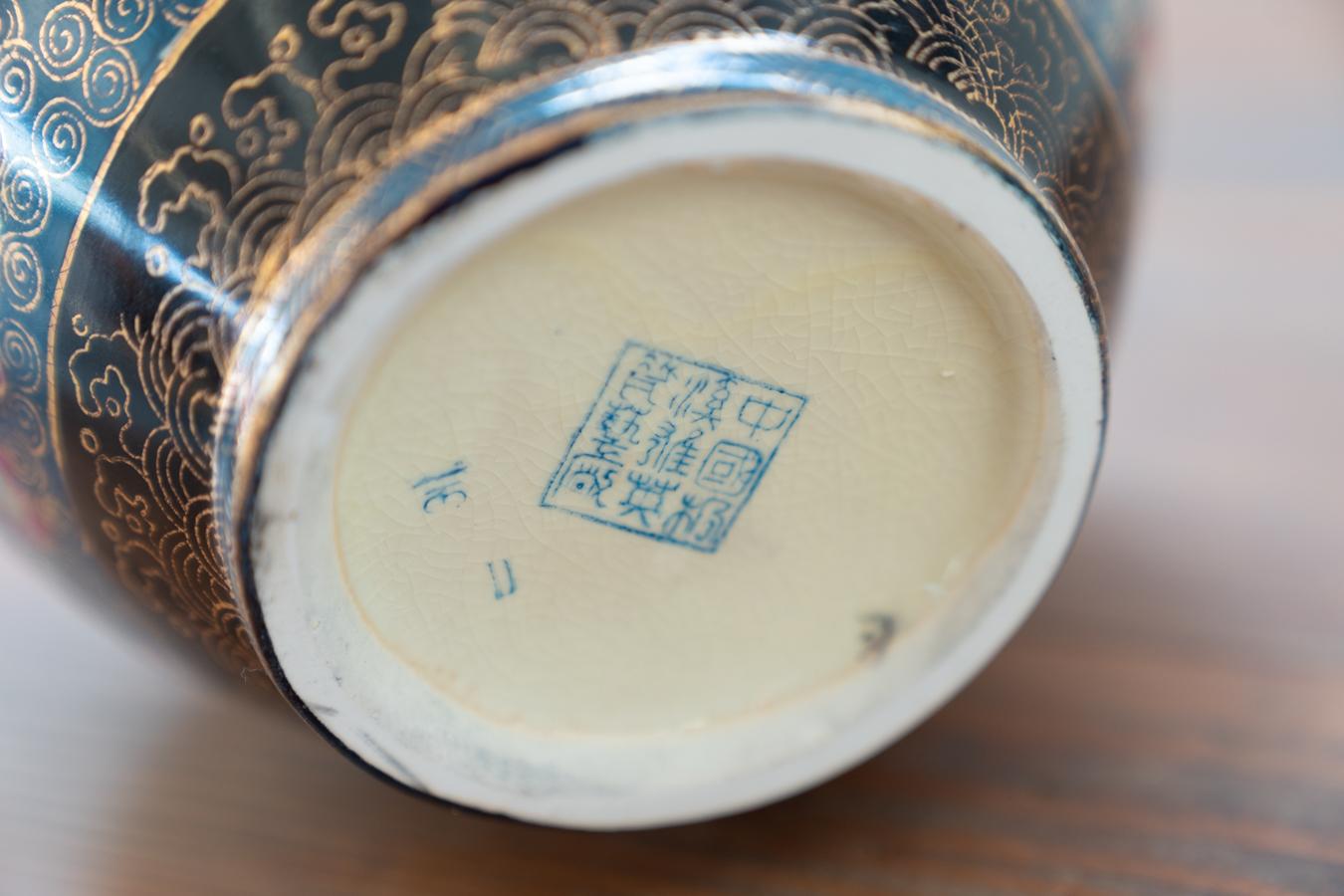 Vases anciens japonais en porcelaine Période Meiji 19ème siècle en vente 7