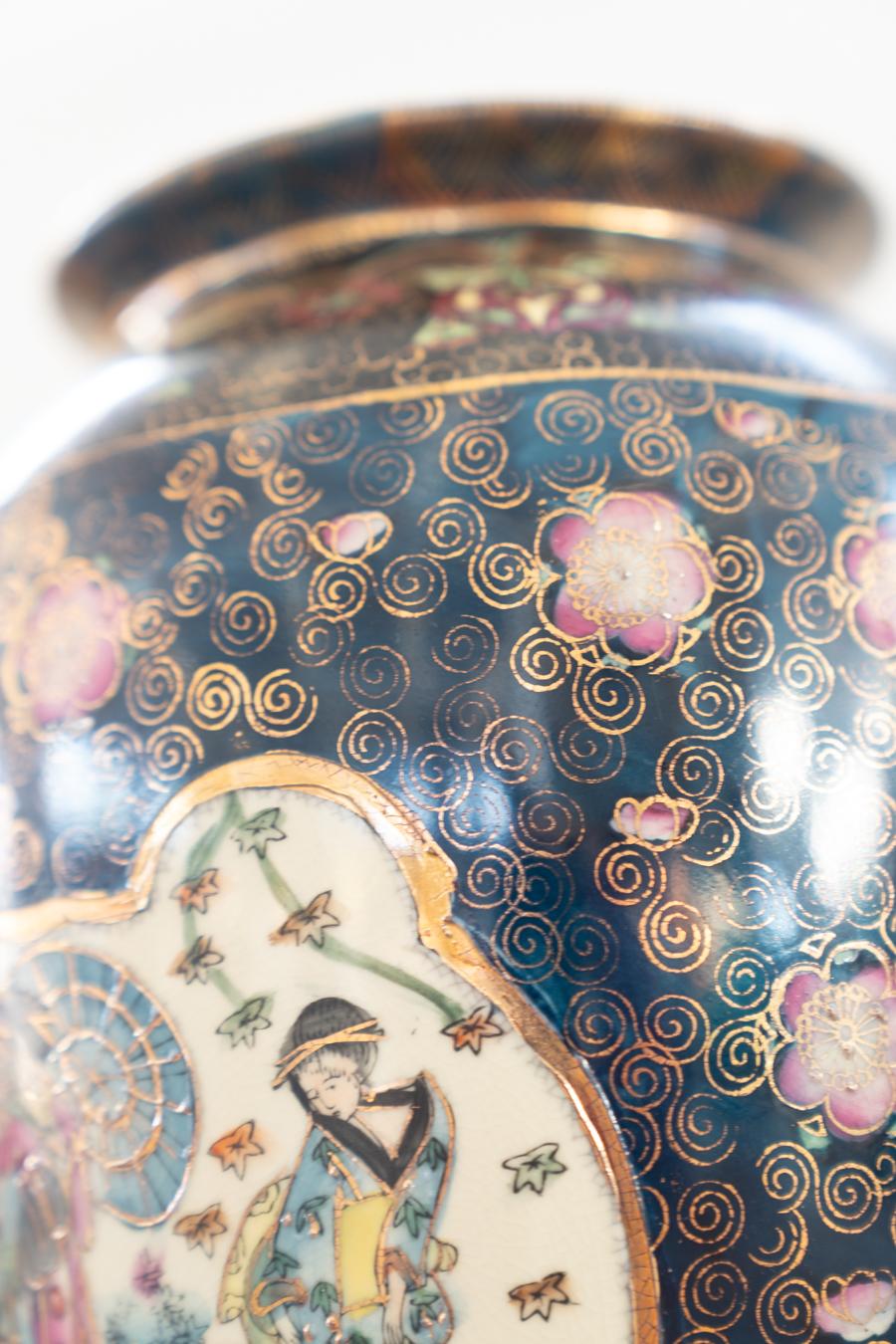 Japanese antique porcelain porcelain vases Meiji period 19th century For Sale 14
