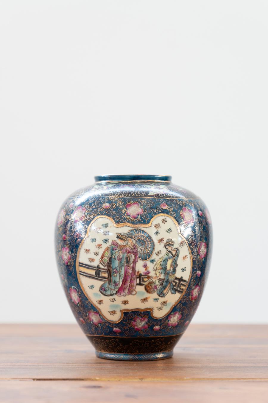 Japanese antique porcelain vases, Meiji period, oriental art in 				porcelain  19th century, set of 2						
DESCRIPTION	Small vase dimensions: H22 x D20 - Kg3
	Large vase dimensions: H30 x D20 - Kg5
	
PIECES	2	

DESIGN PERIOD	    
