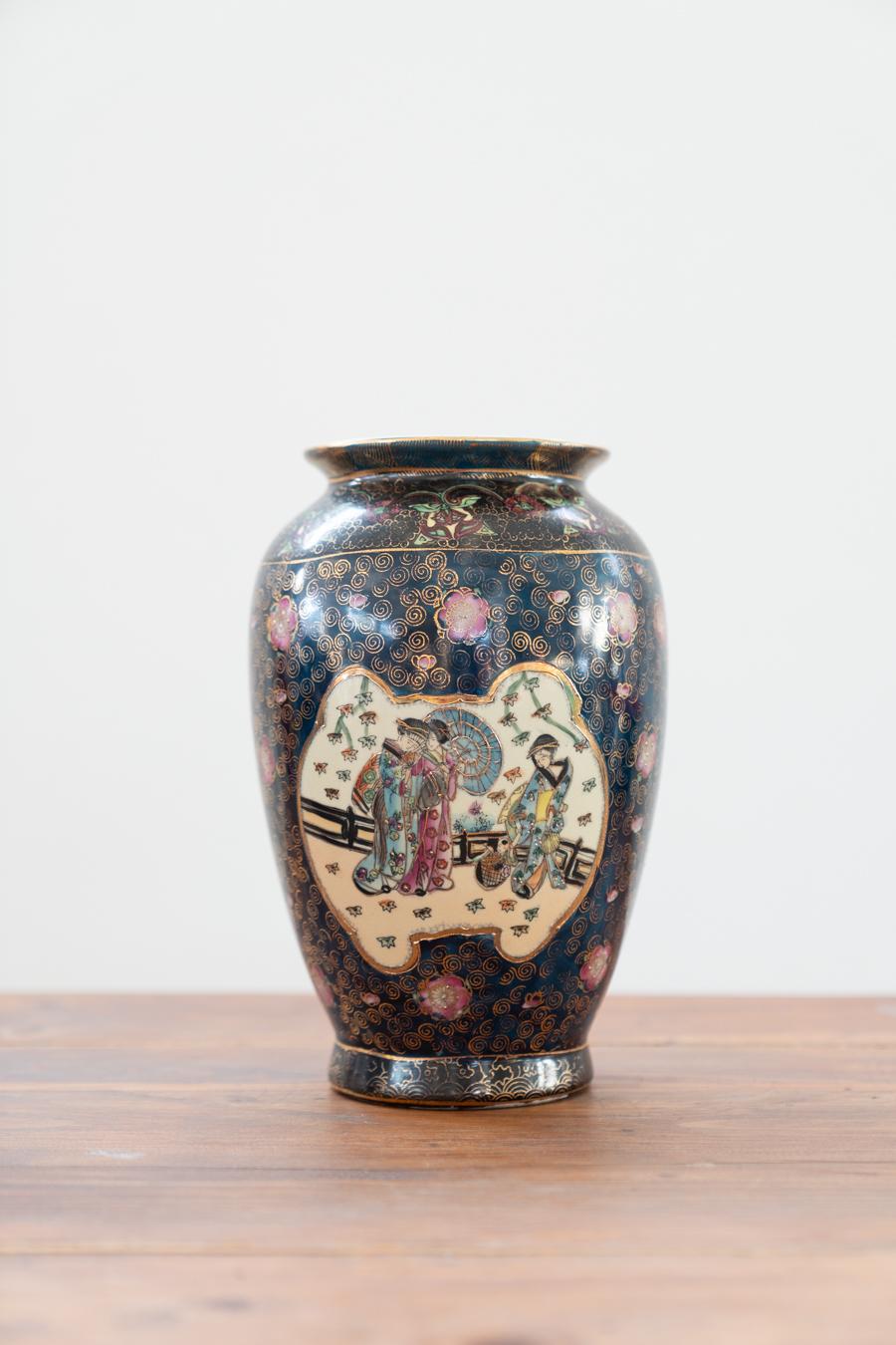 Japanese antique porcelain porcelain vases Meiji period 19th century In Good Condition For Sale In Manzano, IT