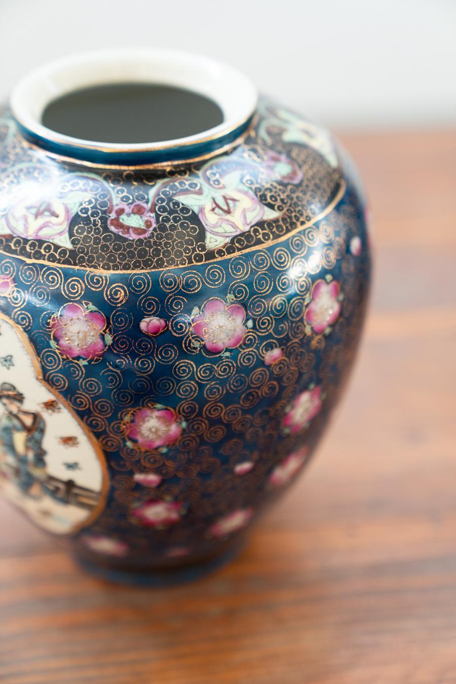 19th Century Japanese antique porcelain porcelain vases Meiji period 19th century For Sale