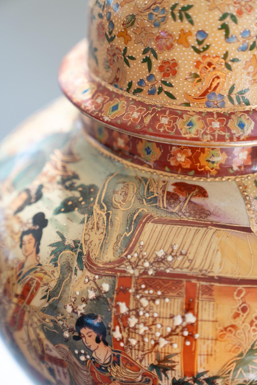 Vases en céramique chinoise Royal Satsuma décorés à la main, années 1960 en vente 12
