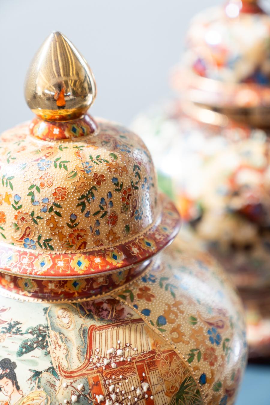 Vases en céramique chinoise Royal Satsuma décorés à la main, années 1960 Excellent état - En vente à Manzano, IT