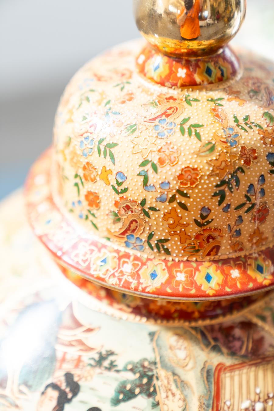 Mid-20th Century Vases en céramique chinoise Royal Satsuma décorés à la main, années 1960 en vente