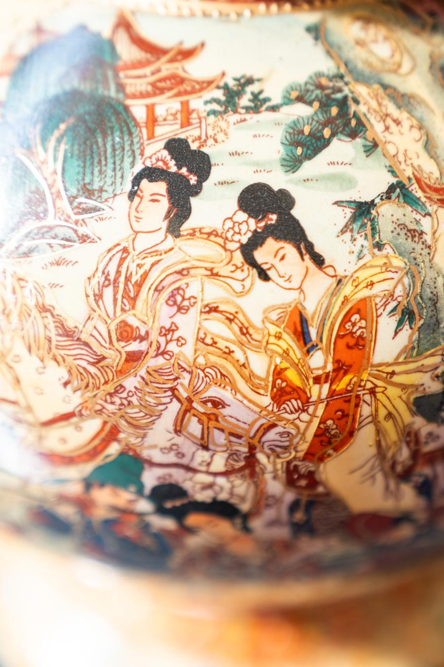 Céramique Vases en céramique chinoise Royal Satsuma décorés à la main, années 1960 en vente