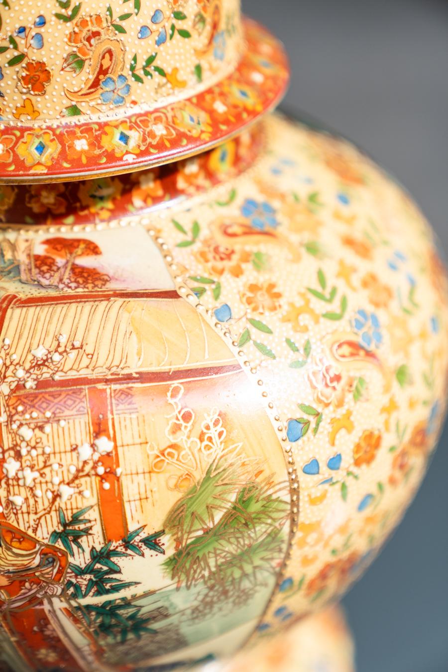 Handdekorierte chinesische Royal-Satsuma-Keramikvasen, 1960er Jahre im Angebot 3