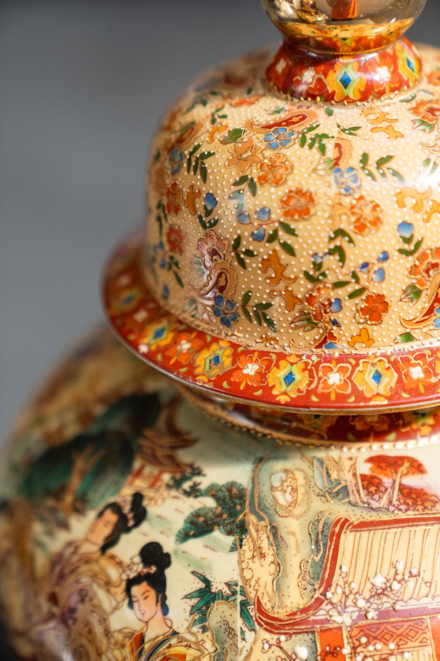 Vases en céramique chinoise Royal Satsuma décorés à la main, années 1960 en vente 2