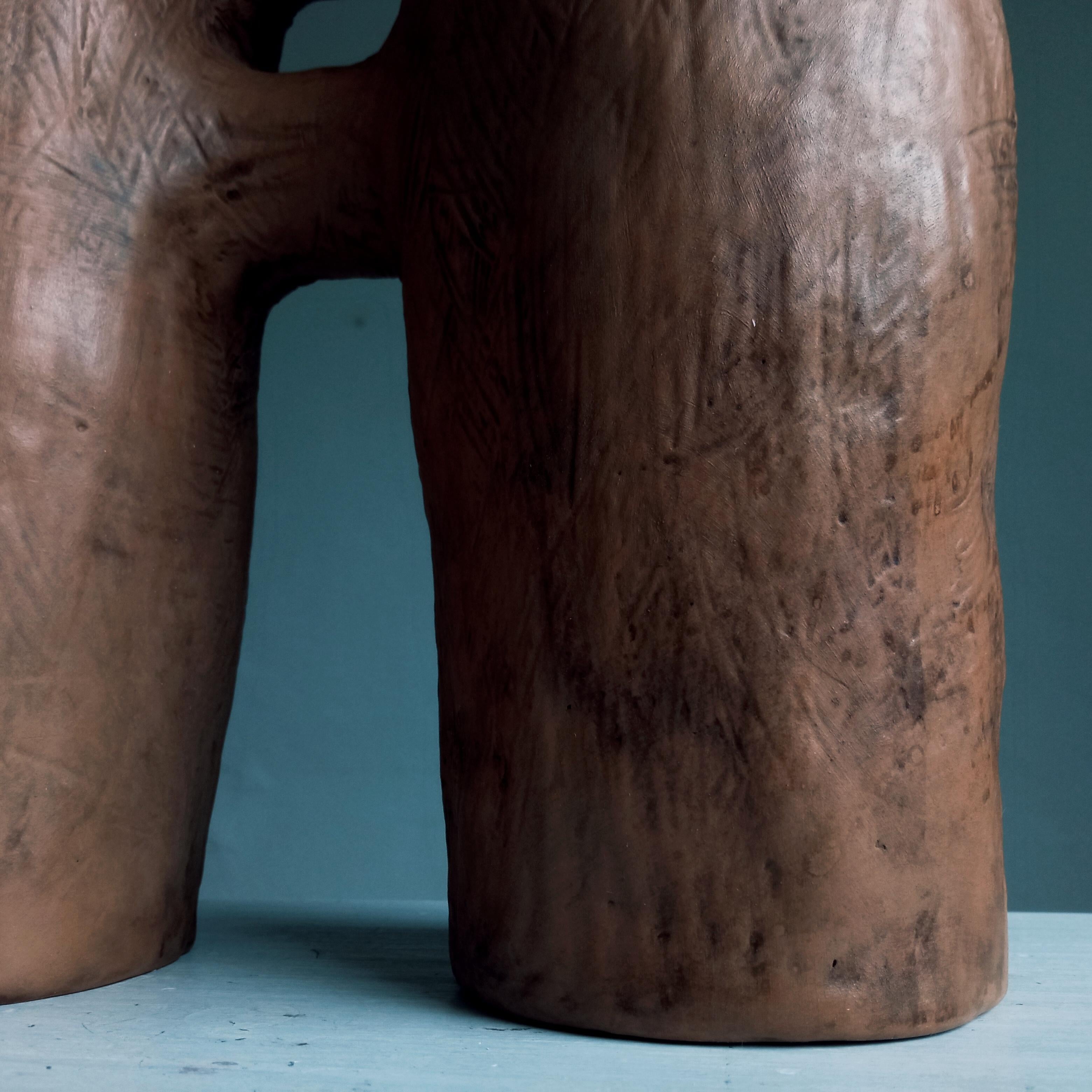Jarrones comunicantes 2 elementos MARRON en terracota Siglo XXI by Chiara Berta Italian en venta