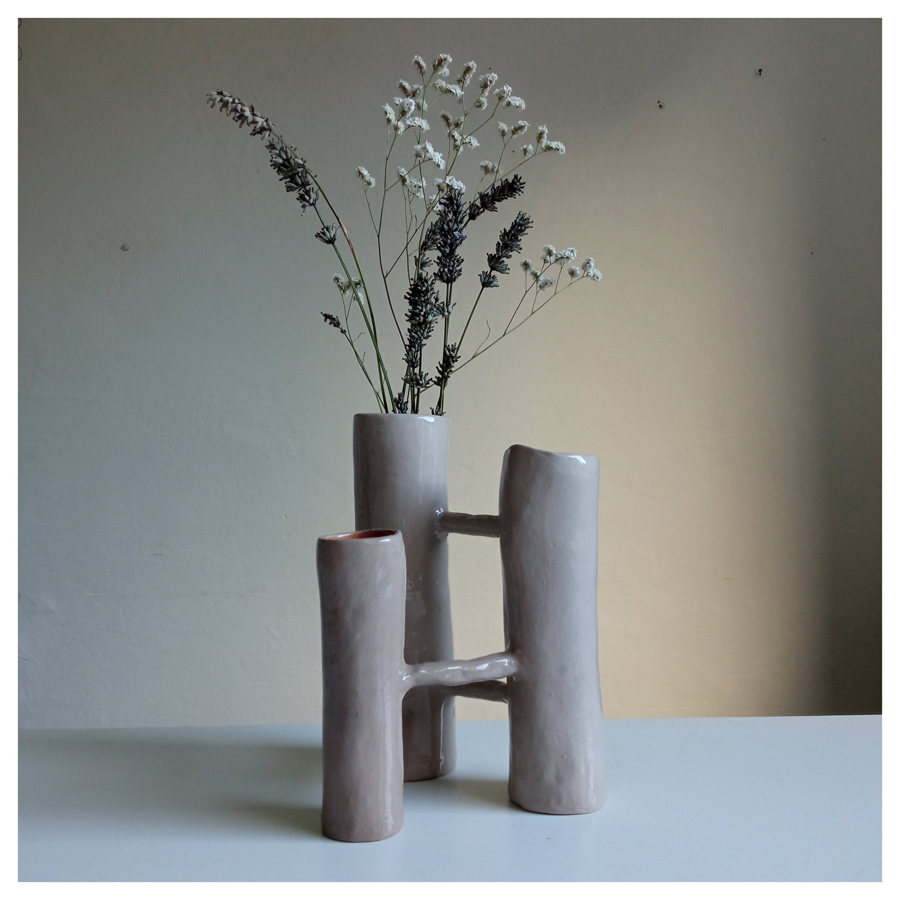 Vasi Comunicanti 3 elements GREY in ceramic XXI Century by Chiara Berta For Sale