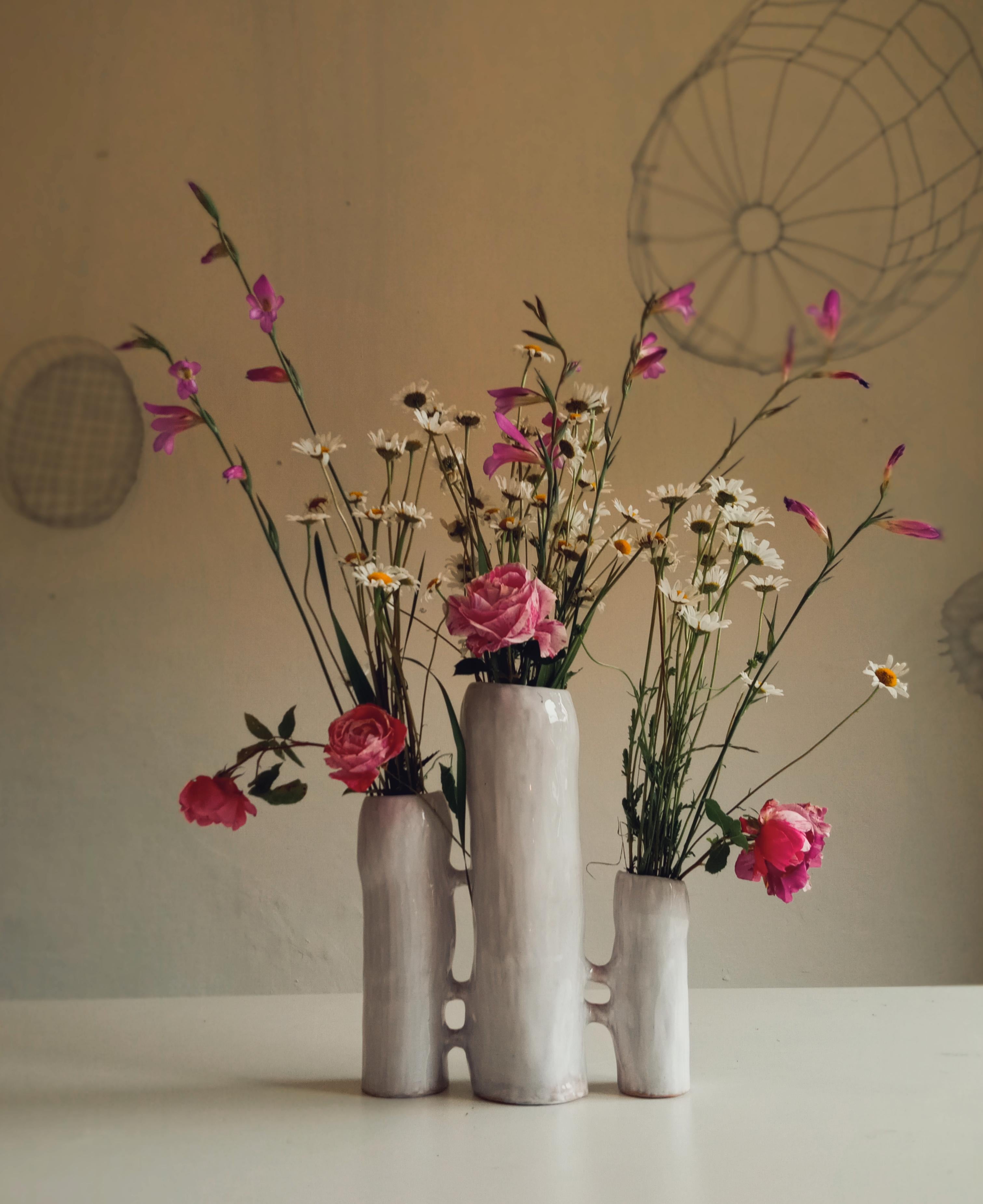 Modern Communicating Vases 3 elements WHITE in ceramic XXI Century by Chiara Berta Artist For Sale