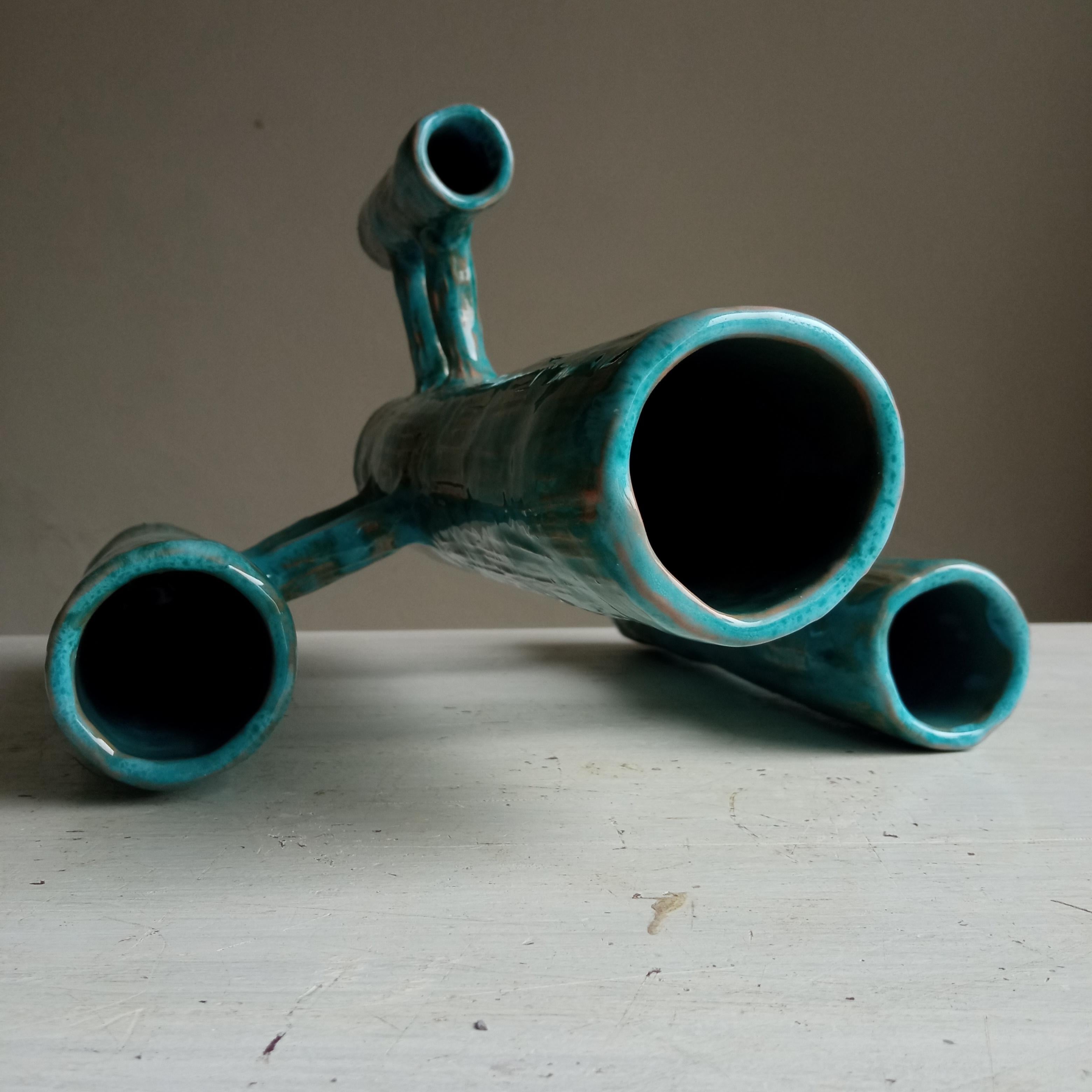 Communicating vessels represent bonds, the unions between individuals. They are made entirely by hand from ceramic or terracotta and each one is a unique piece.
Vasi Comunicanti was born from the idea of making an object whose design would evoke,